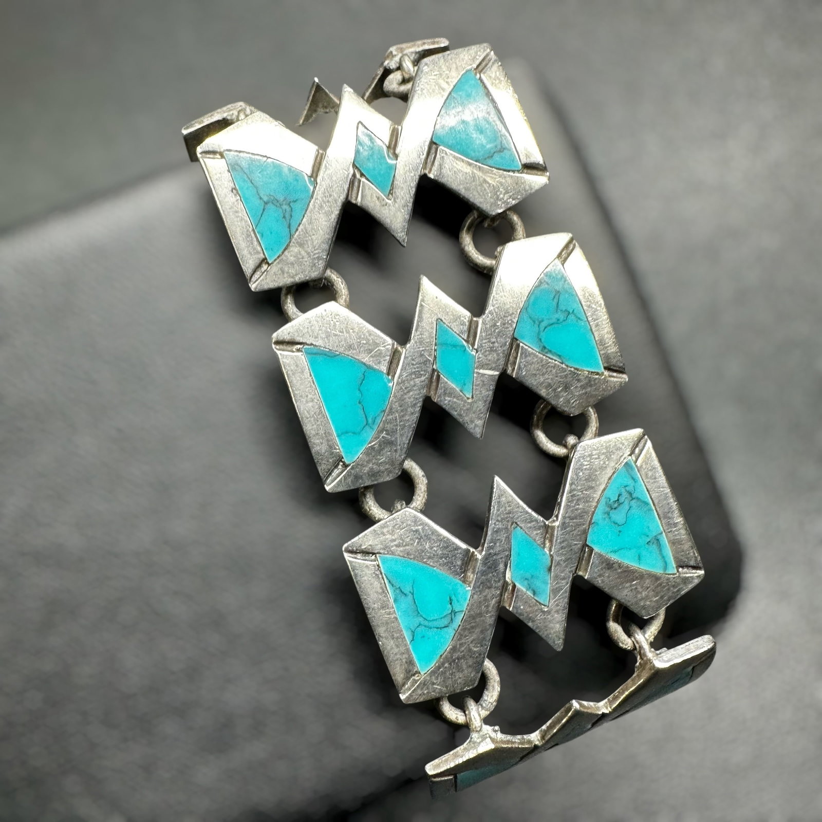 6.75"/43g Taxco Mexico 925 Sterling Silver Block Turquoise Inlay Bracelet: 6.75"/43g Taxco Mexico 925 Sterling Silver Block Turquoise Inlay Bracelet:Brand/Model: Hallmarked with circular Taxco Mexico maker’s hallmark. Unidentified artisan/shop.Manufacturer Location: Taxco,
