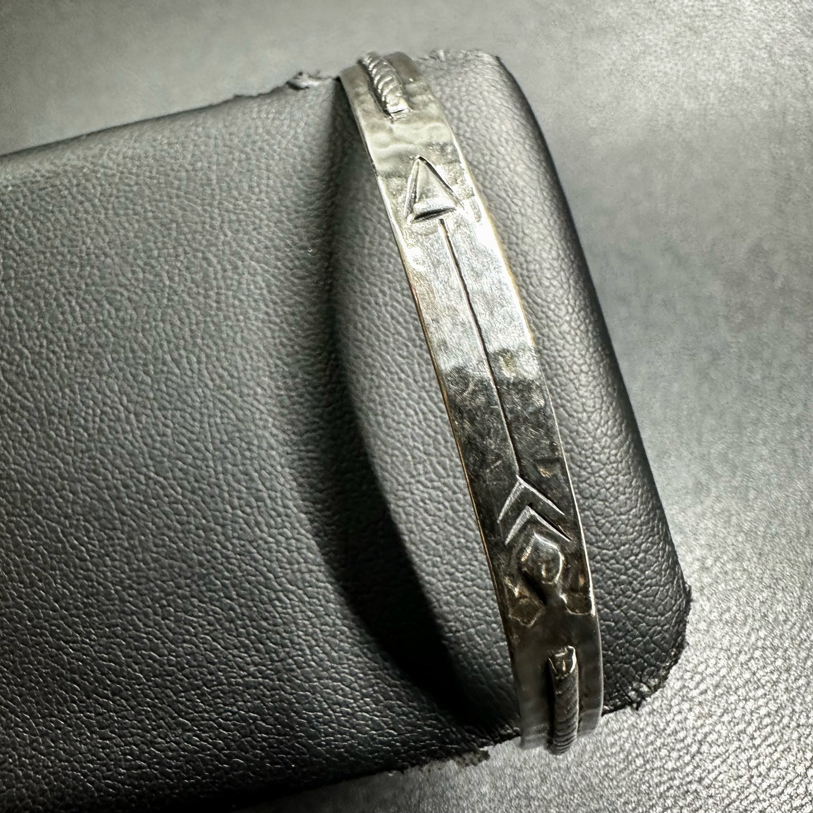 8”/12g Silpada 925 Sterling Silver "Arrow Dynamic" Bangle (1 of 7)