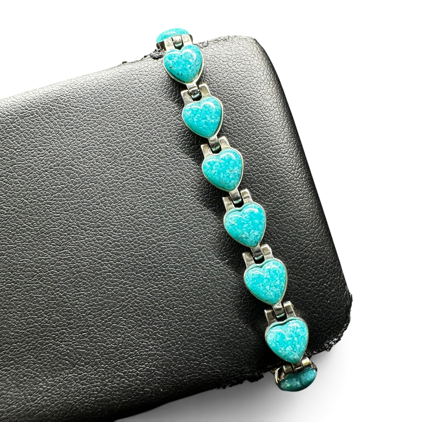 7.25/11g 925 Sterling Silver Carolyn Pollack Turquoise Heart Bracelet: 7.25”/11g 925 Sterling Silver Carolyn Pollack Hallmarked Turquoise Heart Bracelet: Brand/Model: Hallmarked with unidentified maker’s mark. Manufacturer Location: Not marked. Year Produced: Unk