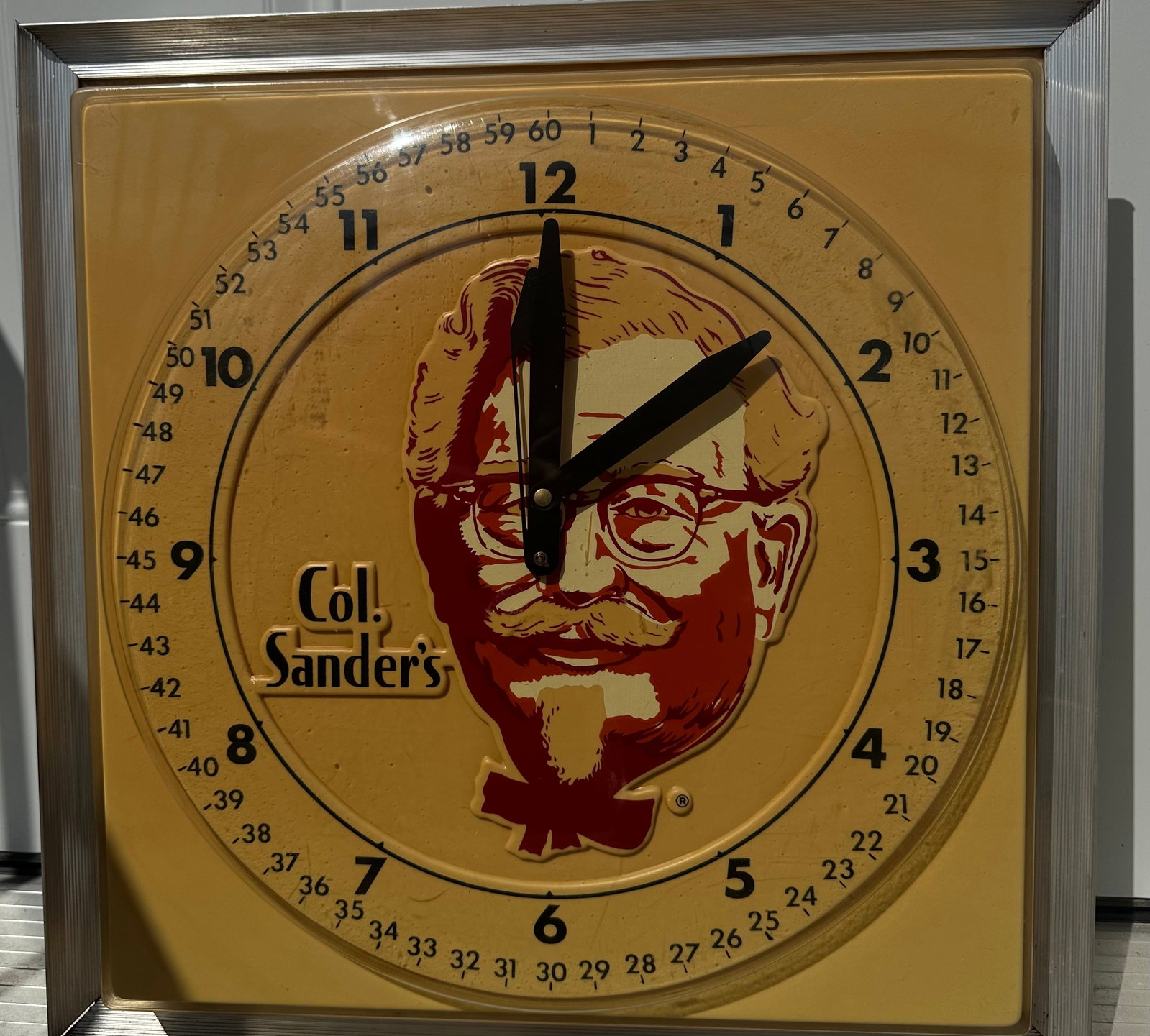 1960S KENTUCKY FRIED CHICKEN LIGHT-UP CLOCK (1 of 10)