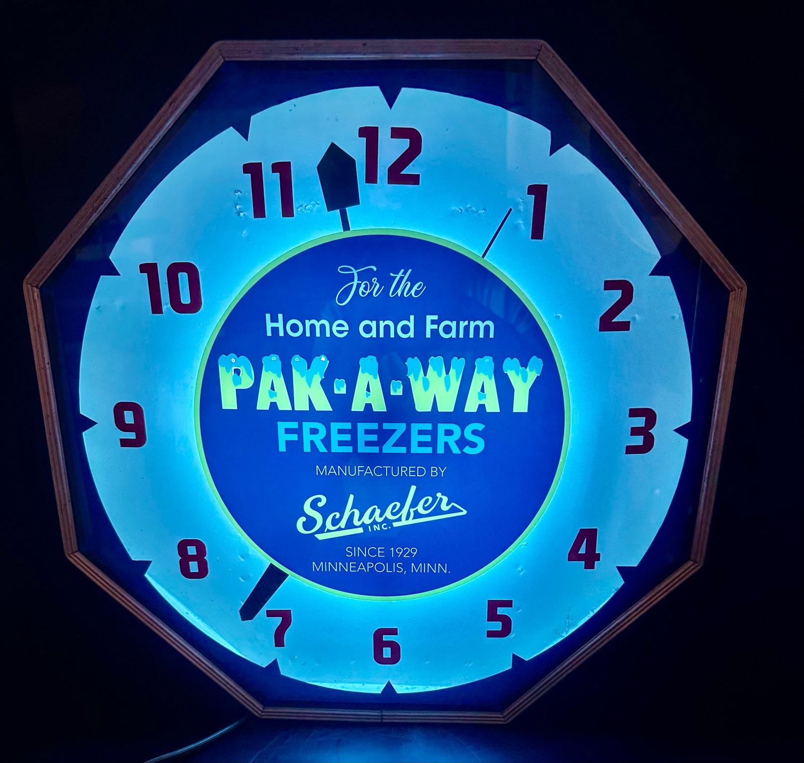 Vintage 1940s Schaefer Pak-A-Way Freezers Lighted Advertising Clock: Rare vintage Schaefer Inc. Pak-A-Way Freezers illuminated advertising wall clock, circa 1940s–1950s. Large octagonal design measuring approximately 18 inches, with colorful original freezer advertis