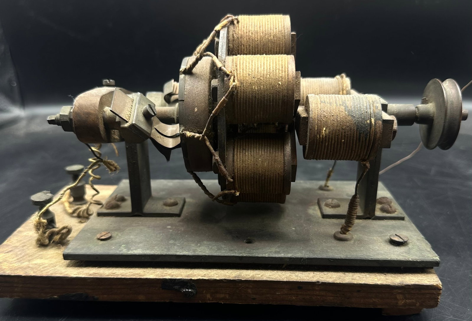 Antique Multi-Pole Open-Frame Electric Demonstration Motor (1 of 14)