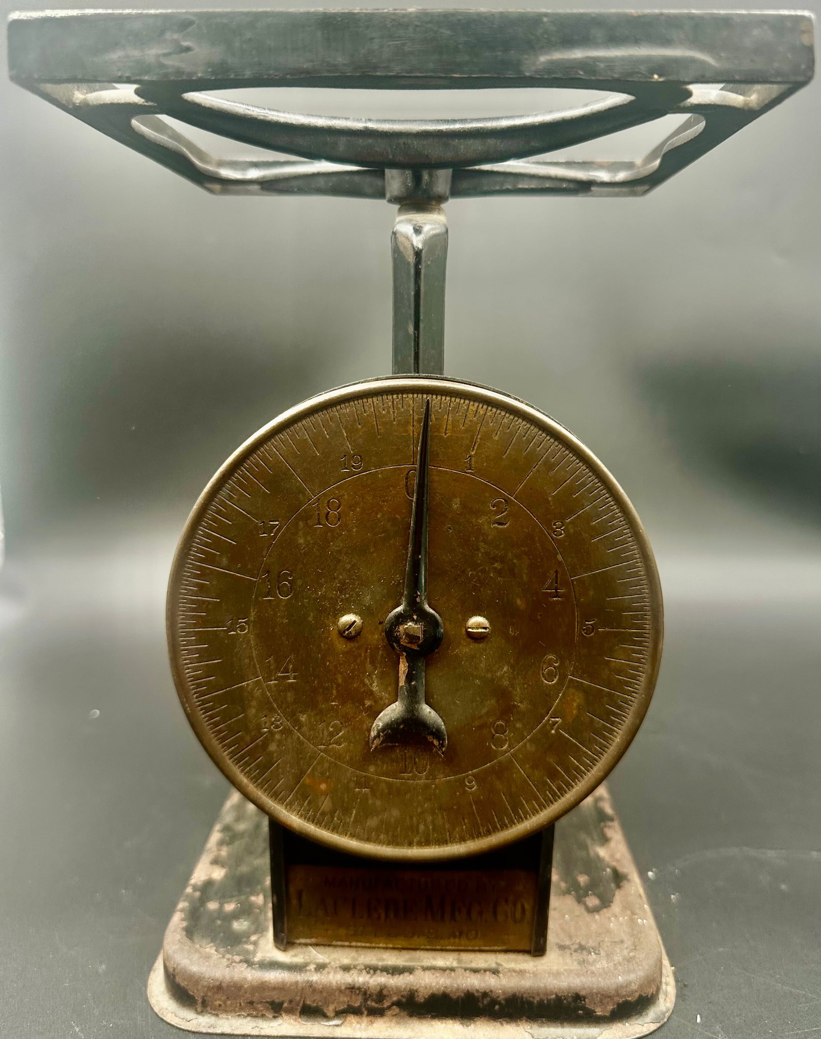Antique Lacléde Mfg. Co. St. Louis Counter Scale (1 of 12)