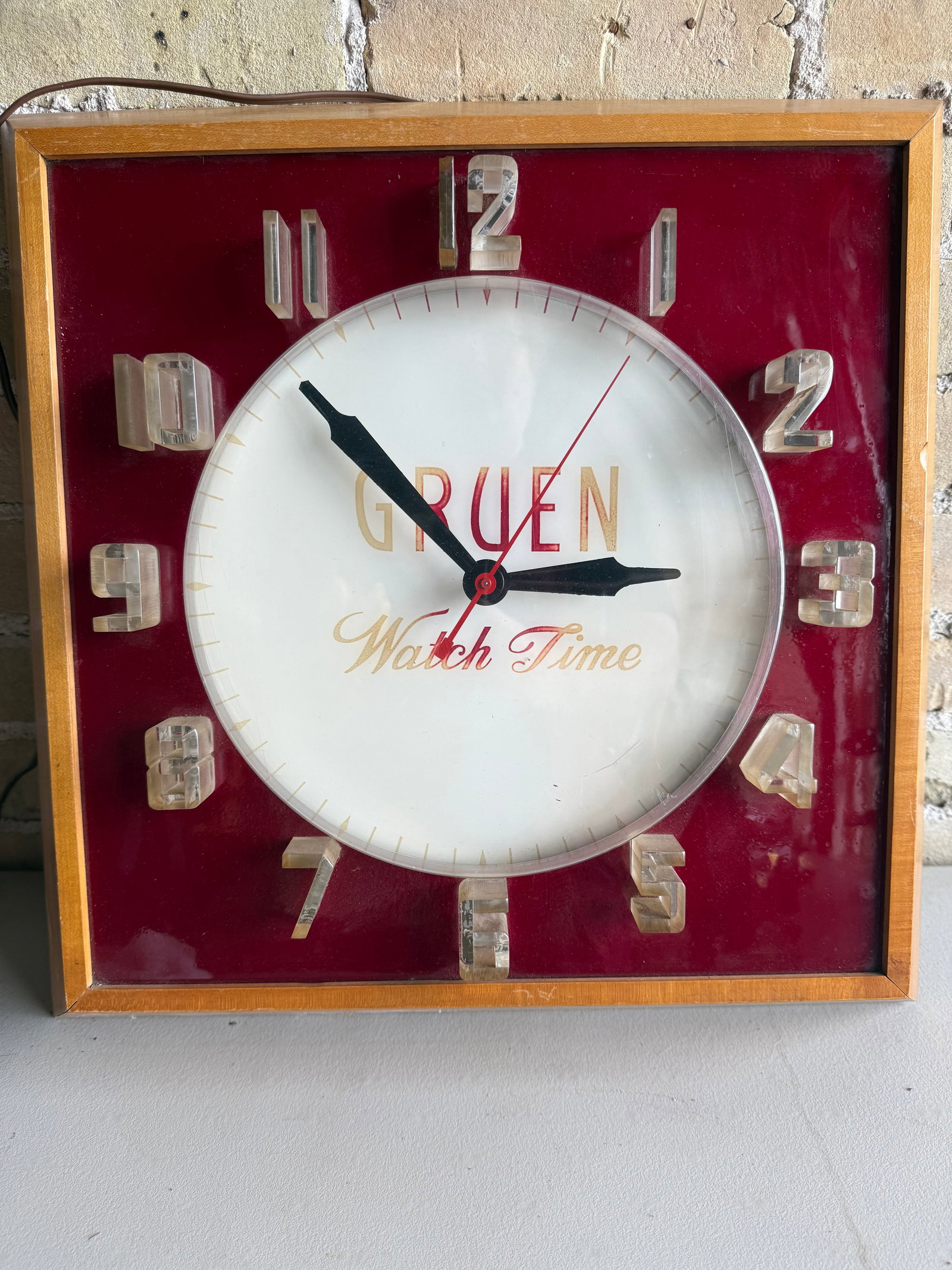 1940’s-1950’s Vintage Gruen "Watch Time" advertising wall clock: This mid-century promotional clock was produced to display in authorized Gruen watch dealer and repair shops.It typically utilizes an electric movement, such as a Synchron motor, behind a reverse-pain
