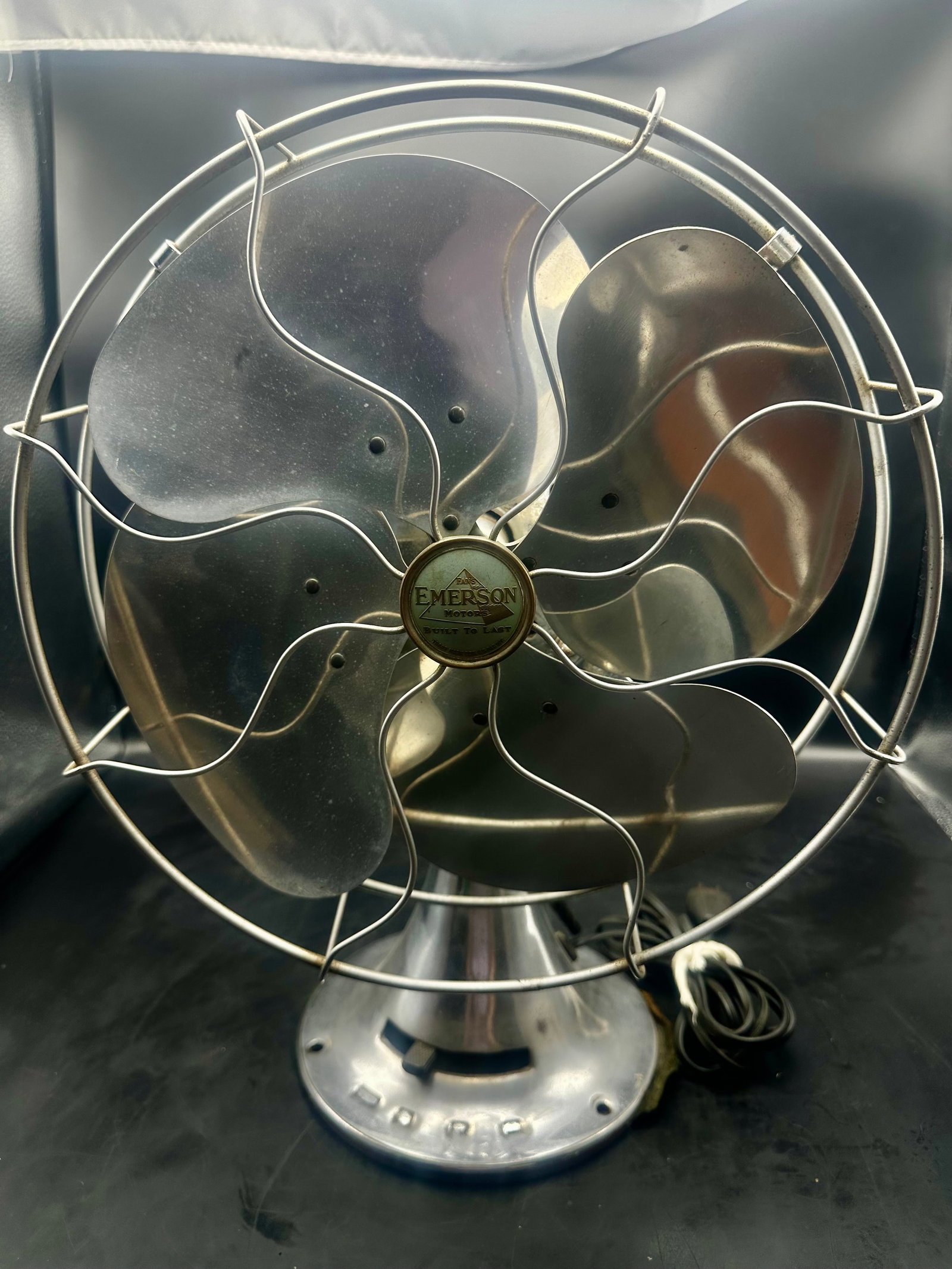 Vintage Emerson 77646-AK 18” Electric Desk Fan (1 of 12)