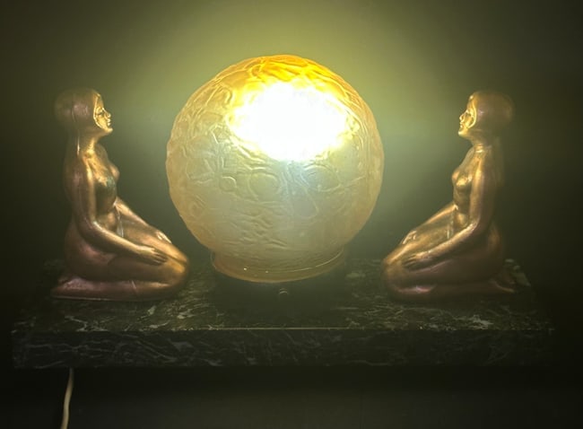 Art Deco Frankart Nuart Figural Lamp with Two Kneeling Women & Amber Glass Globe (1 of 13)