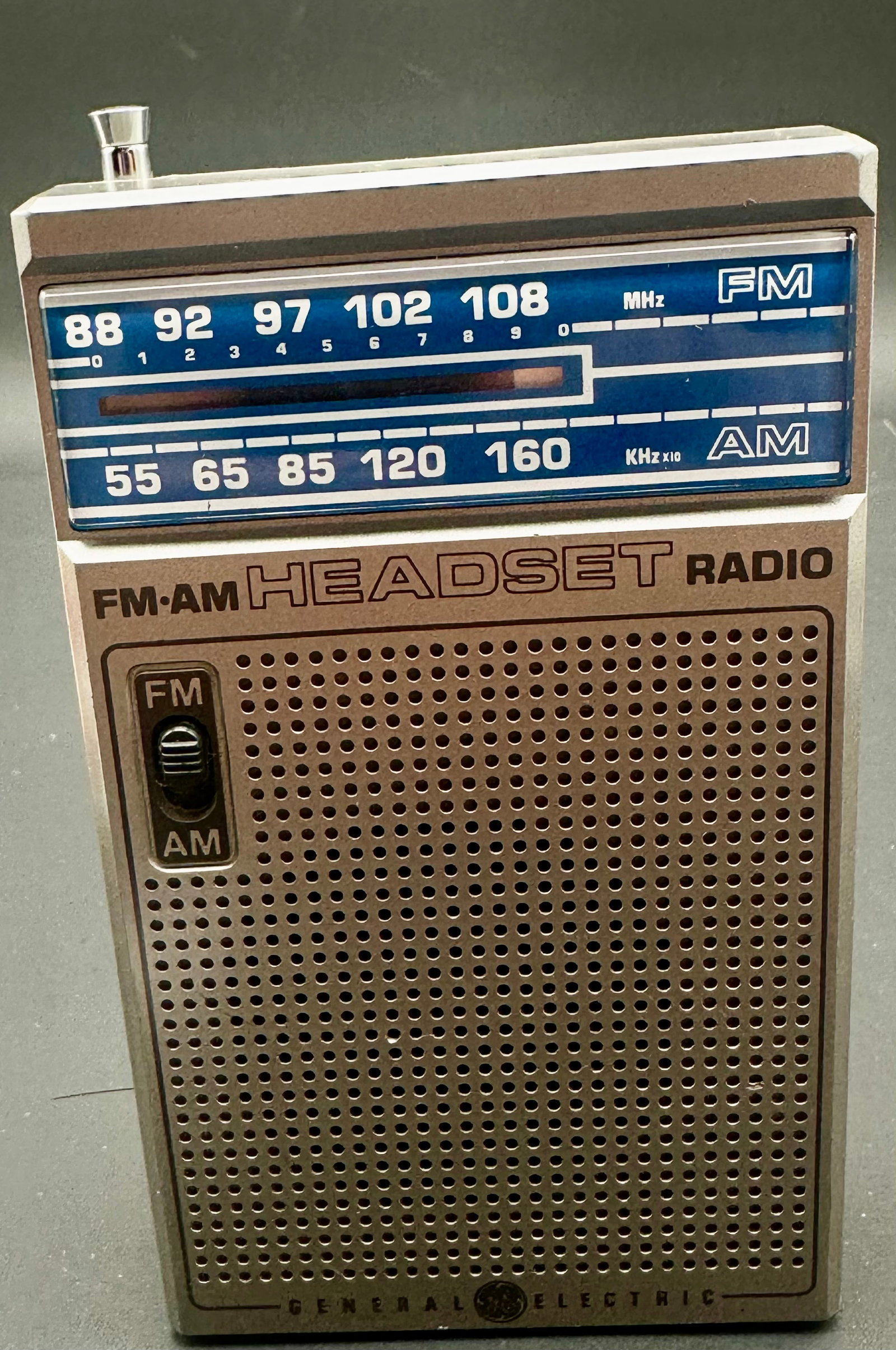 Vintage General Electric AM/FM Headset Radio (1 of 9)