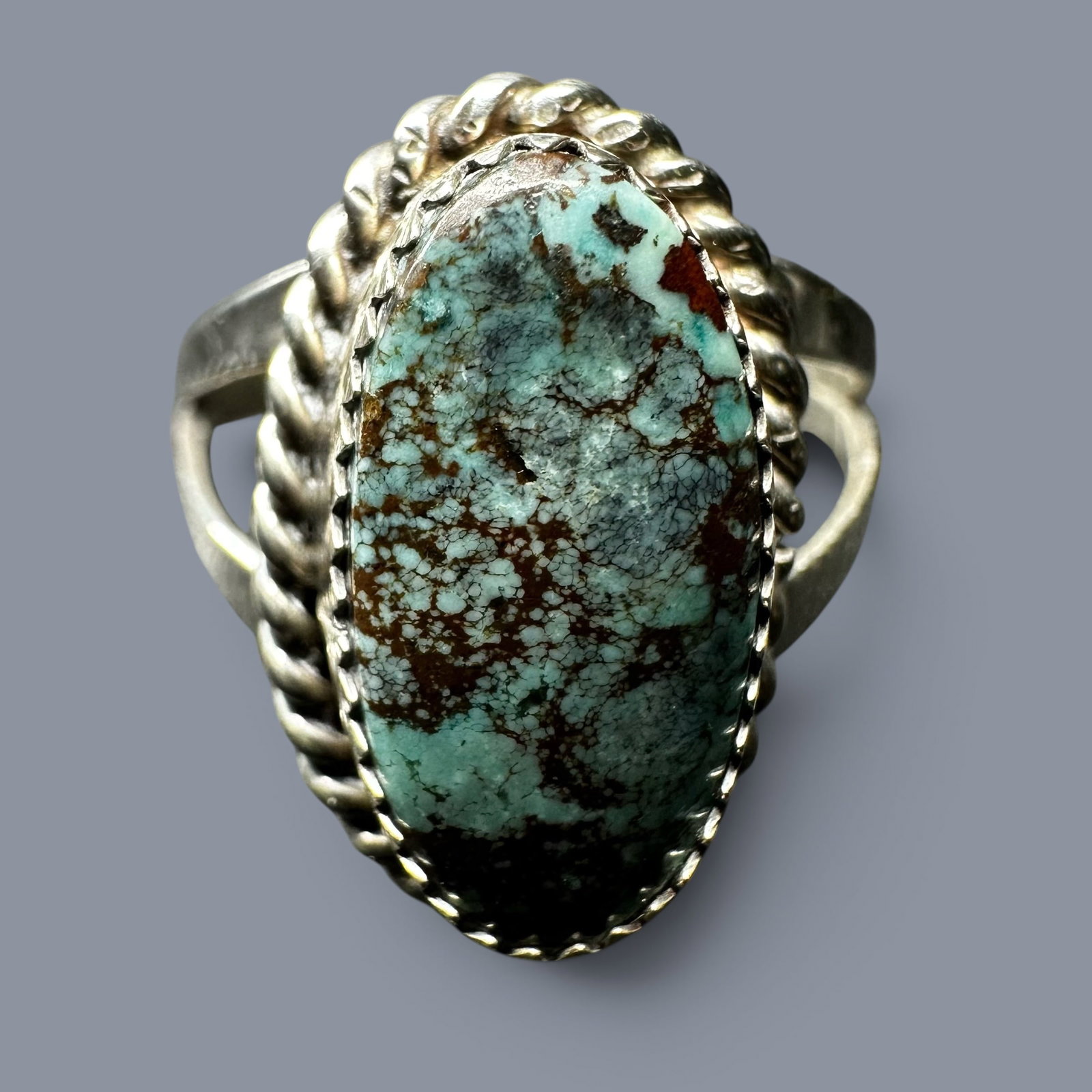 Sz7.75/3g Navajo (Diné) Sterling Silver Manassa Turquoise Ring: Sz7.75/3g Navajo (Diné) Sterling Silver Manassa Turquoise Ring:Brand/Model: No hallmark. Unidentified artisan/shop.Manufacturer Location: Not marked.Year Produced: Unknown.Specs/Description: Navajo (