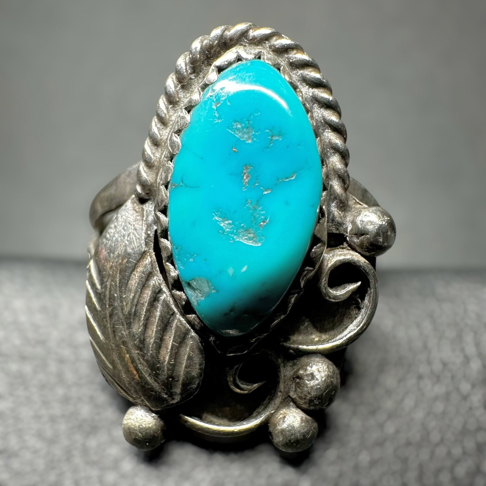 Sz6.75/5g Navajo (Diné) Sterling Silver Sleeping Beauty Turquoise Ring: Sz6.75/5g Navajo (Diné) Sterling Silver Sleeping Beauty Turquoise Ring:Brand/Model: No hallmark. Unidentified artisan/shop.Manufacturer Location: Not marked.Year Produced: Unknown.Specs/Description: 