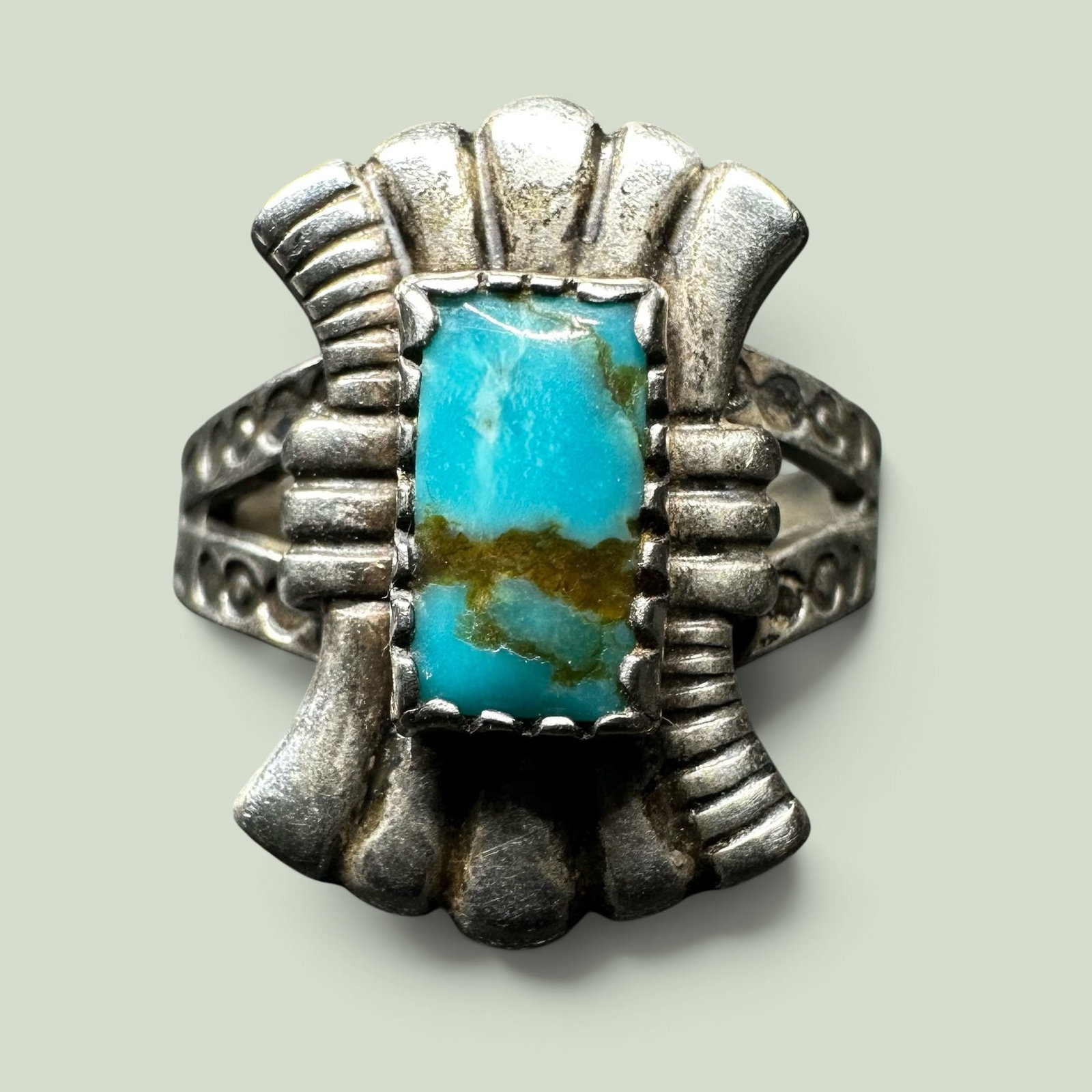 Sz4.5/3g Fred Harvey Era Sterling Silver Royston Turquoise Ring: Sz4.5/3g Fred Harvey Era Sterling Silver Royston Turquoise Ring:Brand/Model: No hallmark. Unidentified artisan/shop.Manufacturer Location: Not marked.Year Produced: Mid-20th century.Specs/Description: