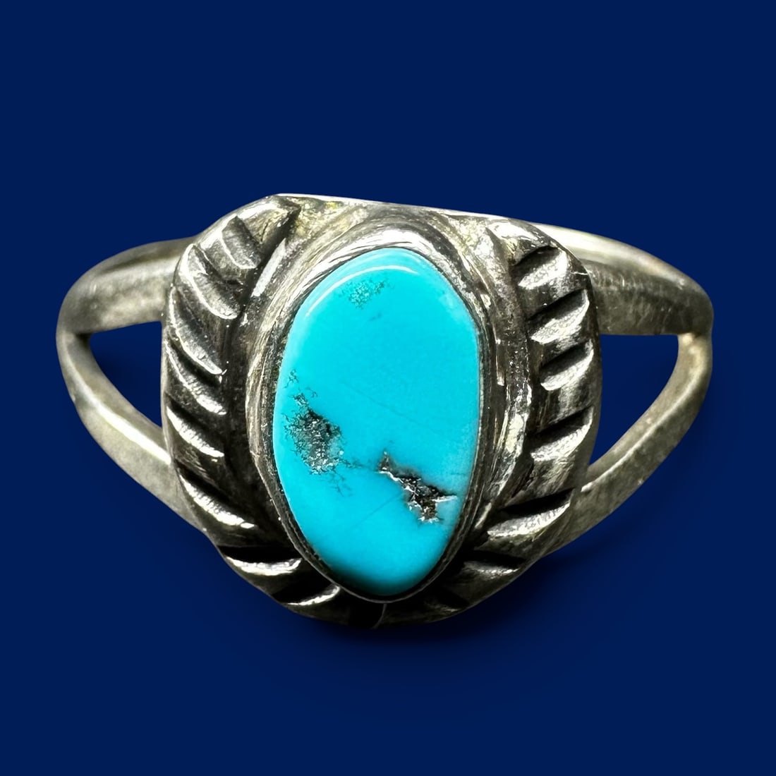 Sz5.5/3g Jerry Cowboy Navajo (Diné) Sterling Silver Kingman Turquoise Horseshoe Ring: Sz5.5/3g Jerry Cowboy Navajo (Diné) Sterling Silver Kingman Turquoise Horseshoe Ring:Brand/Model: Hallmarked “C.” Jerry Cowboy, Navajo (Diné) silversmith.Manufacturer Location: Southwestern 