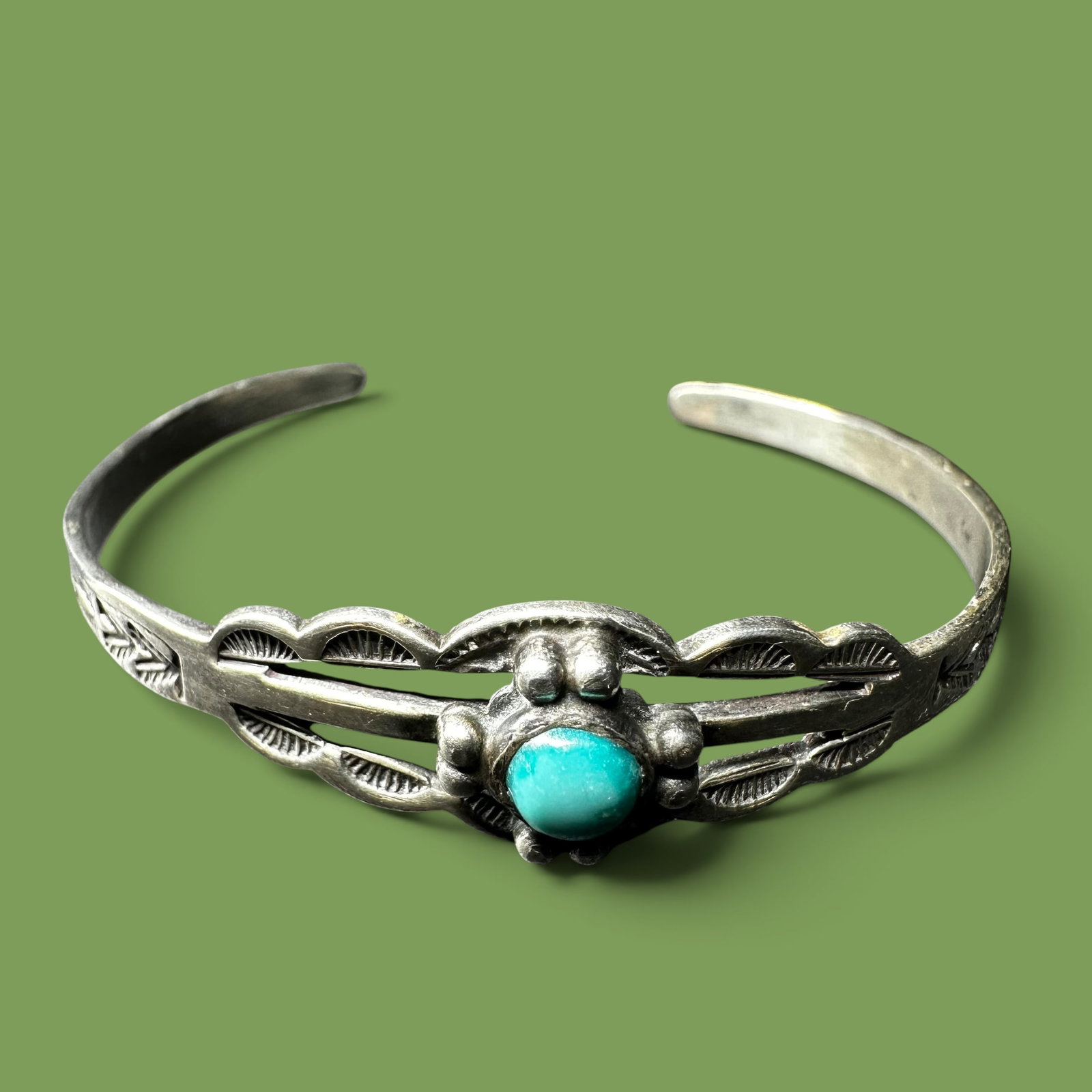 5"/3g Fred Harvey Era Sterling Silver Sleeping Beauty Turquoise Child's Cuff Bracelet: 5"/3g Fred Harvey Era Sterling Silver Sleeping Beauty Turquoise Child's Cuff Bracelet:Brand/Model: No hallmark. Unidentified artisan/shop.Manufacturer Location: Southwestern United States.Year Produce