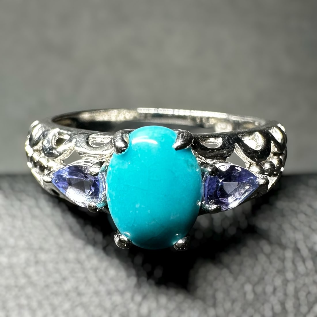 Sz7/3g 925 Sterling Silver Sleeping Beauty Turquoise Tanzanite Ring: Sz7/3g 925 Sterling Silver Sleeping Beauty Turquoise Tanzanite RingBrand/Model: No hallmark. Unidentified artisan/shop.Manufacturer Location: Not marked.Year Produced: Unknown.Specs/Description: 925 S