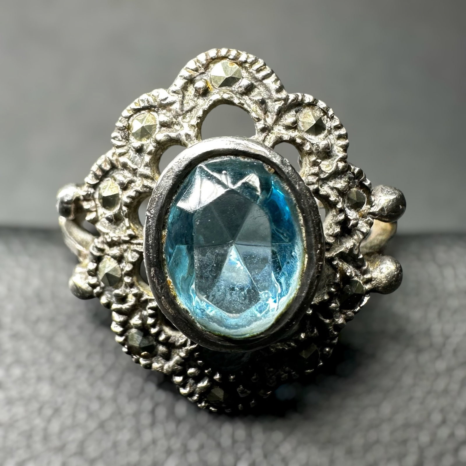 Sz6.25/3g HAN THAI 925 Sterling Silver Blue Topaz Marcasite Ring (1 of 8)