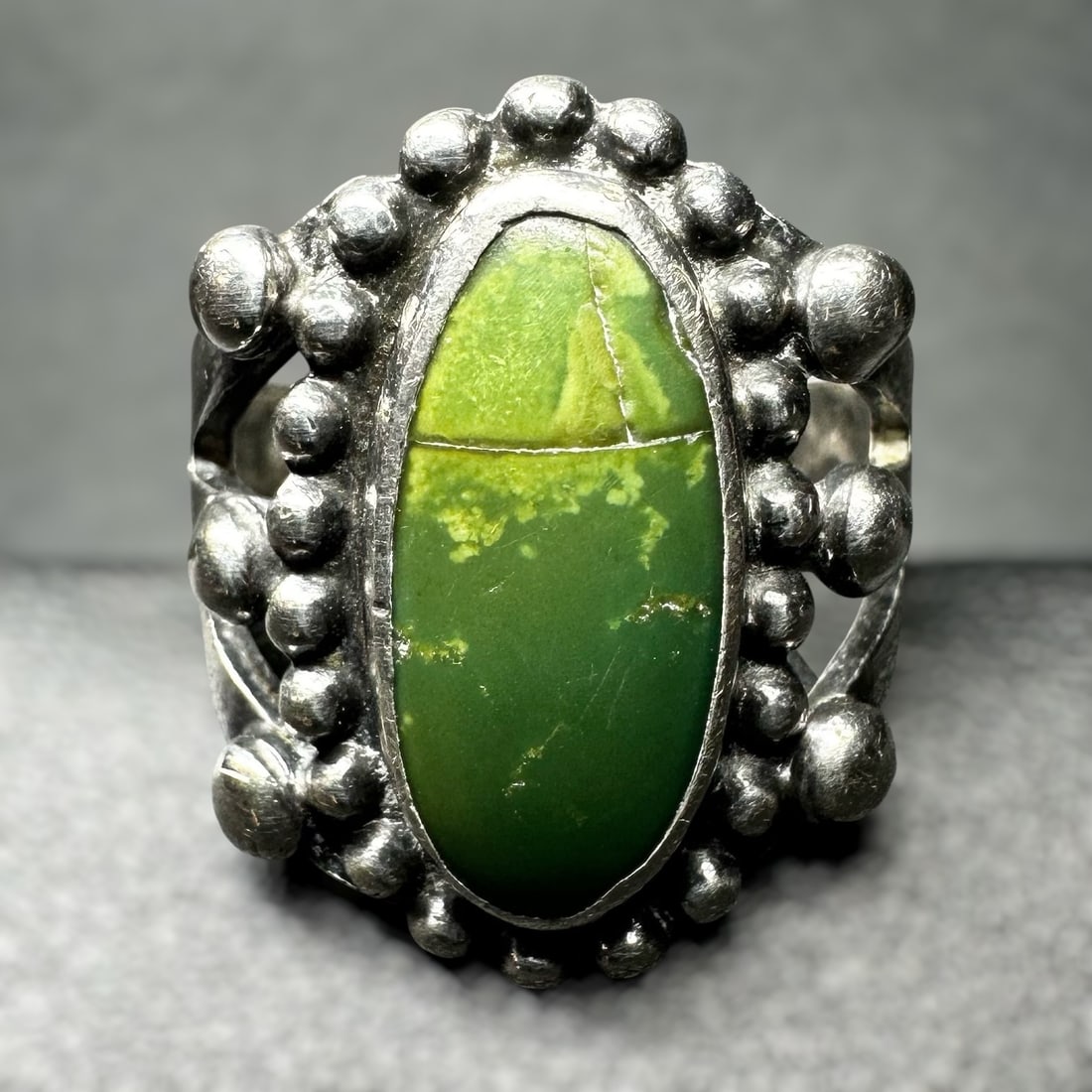 Sz5.25/6g Navajo (Diné) Sterling Silver Royston Turquoise Ring: Sz5.25/6g Navajo (Diné) Sterling Silver Royston Turquoise Ring:Brand/Model: No hallmark. Unidentified artisan/shop.Manufacturer Location: Not marked.Year Produced: Unknown.Specs/Description: Navajo (