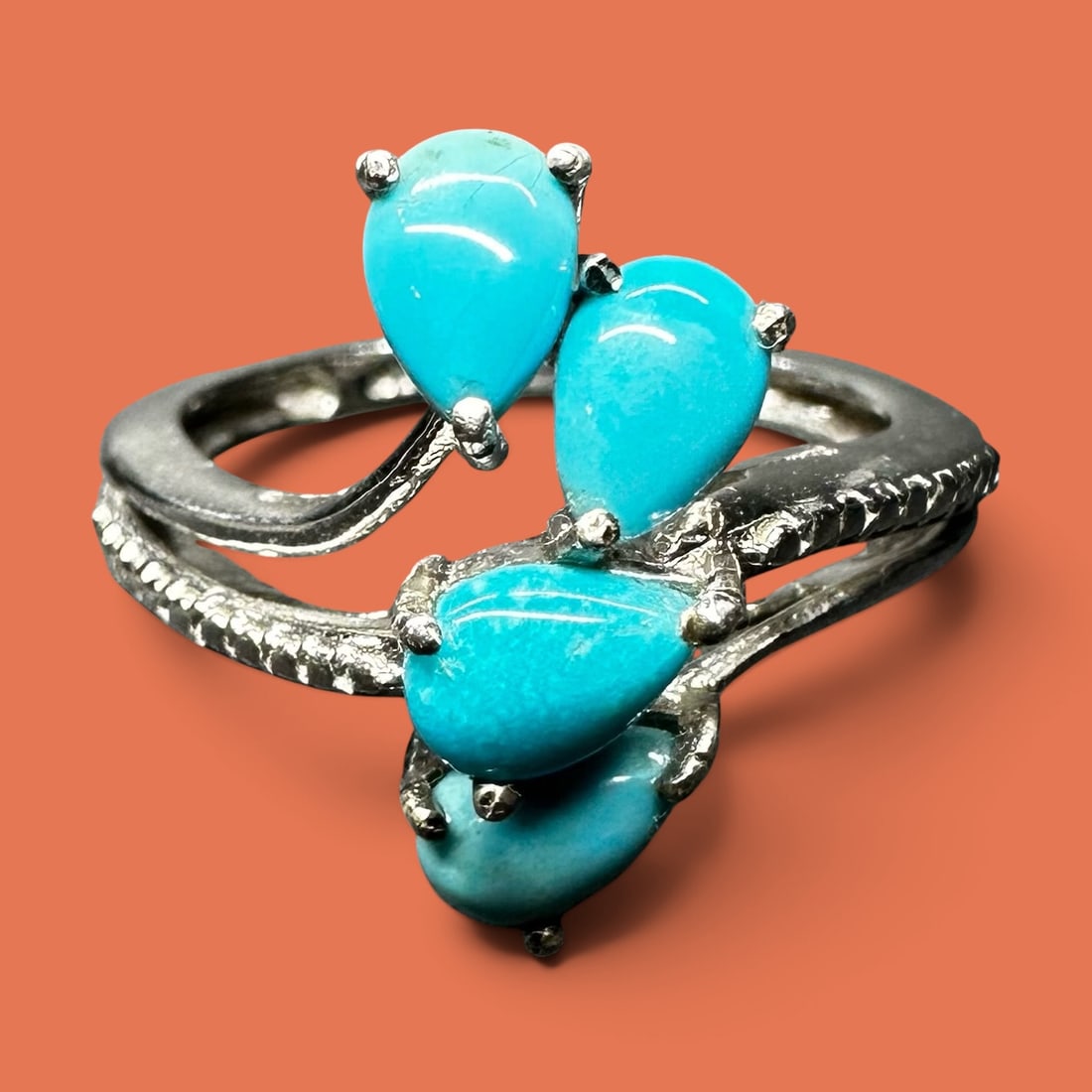 Sz7/3g 925 Sterling Silver Turquoise Ring: Sz7/3g 925 Sterling Silver Turquoise Ring:Brand/Model: No hallmark. Unidentified artisan/shop.Manufacturer Location: Not marked.Year Produced: Unknown.Specs/Description: 925 Sterling Silver ring featu