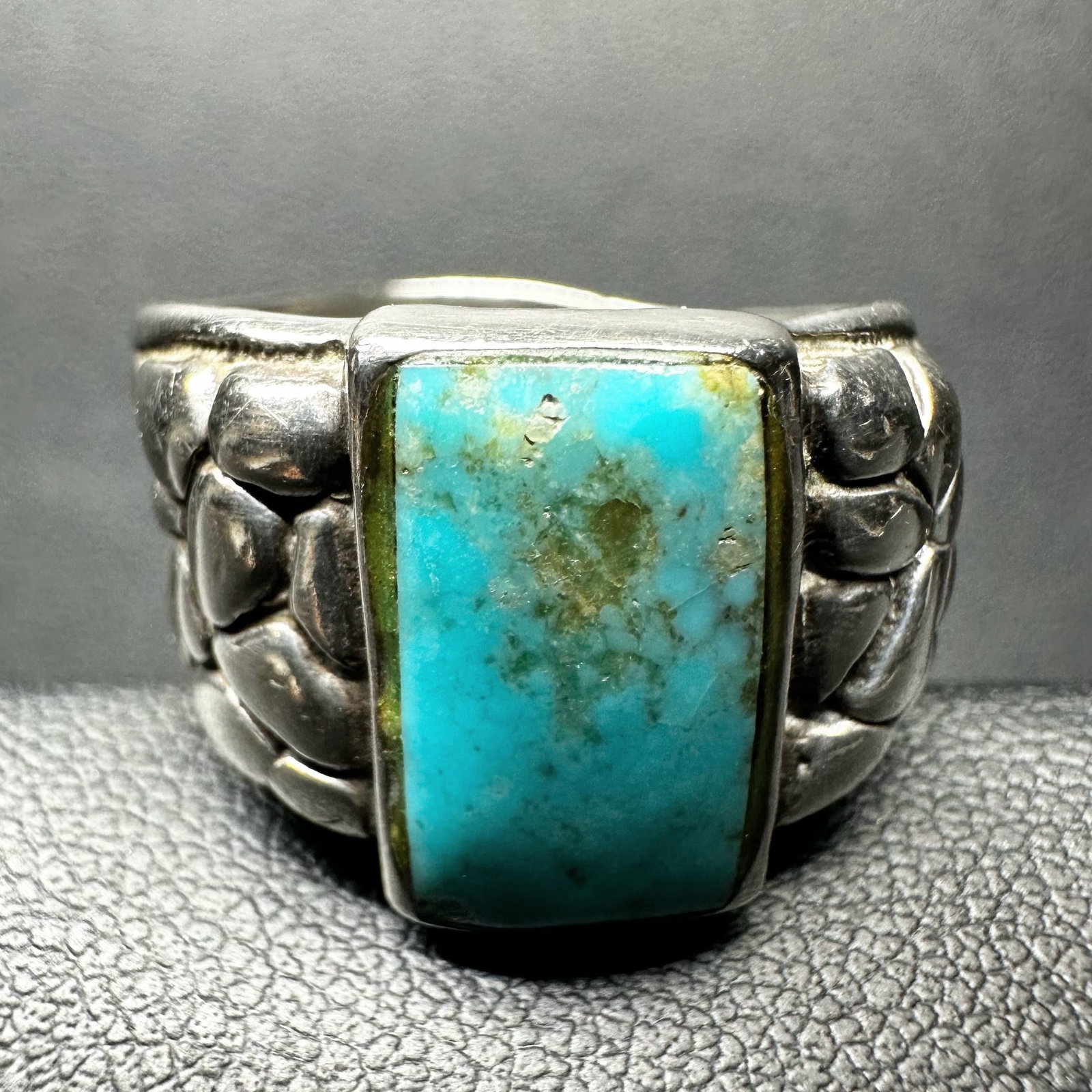 Sz11.5/10g Navajo (Diné) Sterling Silver Royston Turquoise Ring: Sz11.5/10g Navajo (Diné) Sterling Silver Royston Turquoise Ring:Brand/Model: No hallmark. Unidentified artisan/shop.Manufacturer Location: Not marked.Year Produced: Unknown.Specs/Description: Navajo 