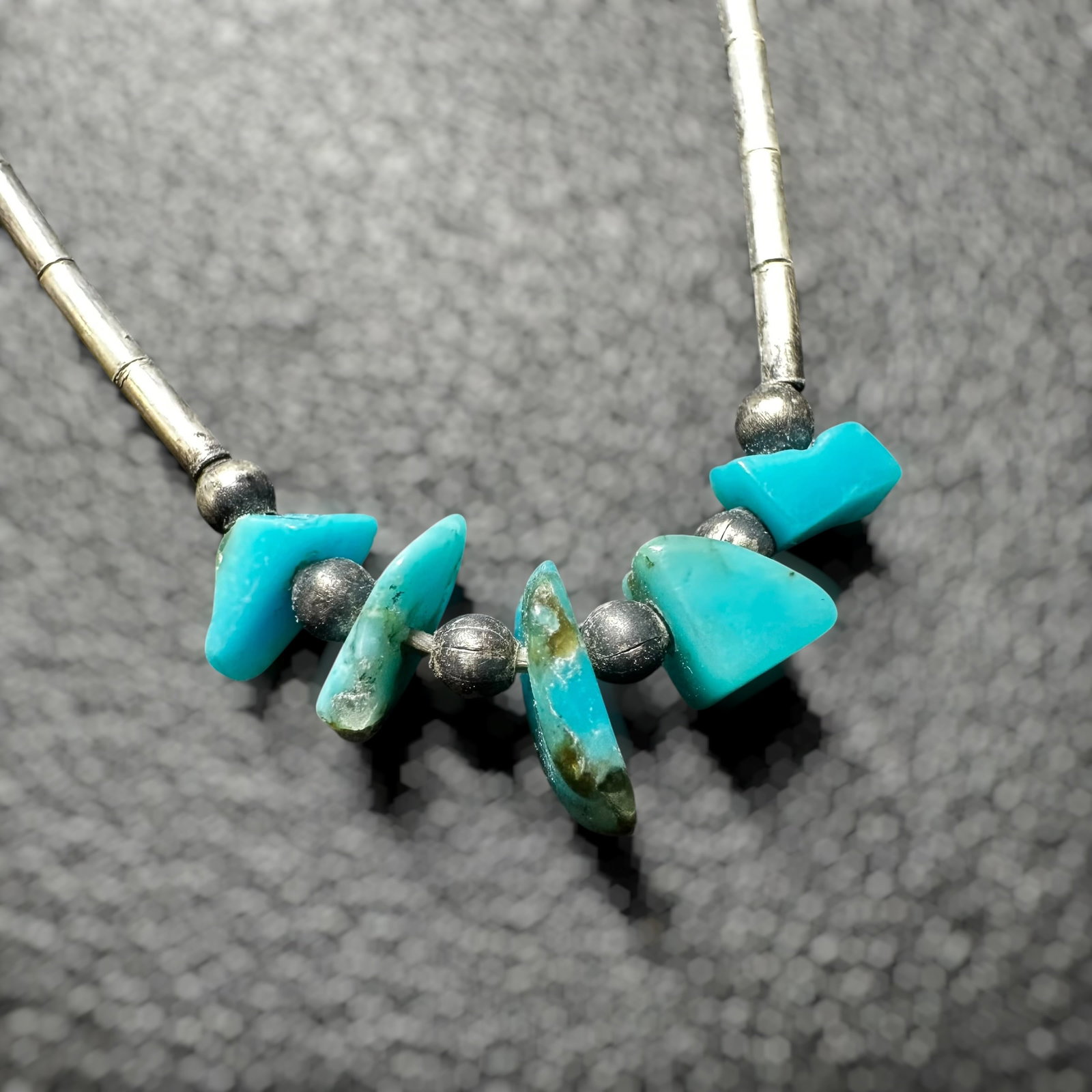 14”/3g Southwestern Liquid Sterling Silver Kingman Turquoise Slab Necklace: 14”/3g Southwestern Liquid Sterling Silver Kingman Turquoise Slab Necklace:Brand/Model: No hallmark. Unidentified artisan/shop.Manufacturer Location: Not marked.Year Produced: Unknown.Specs/Desc