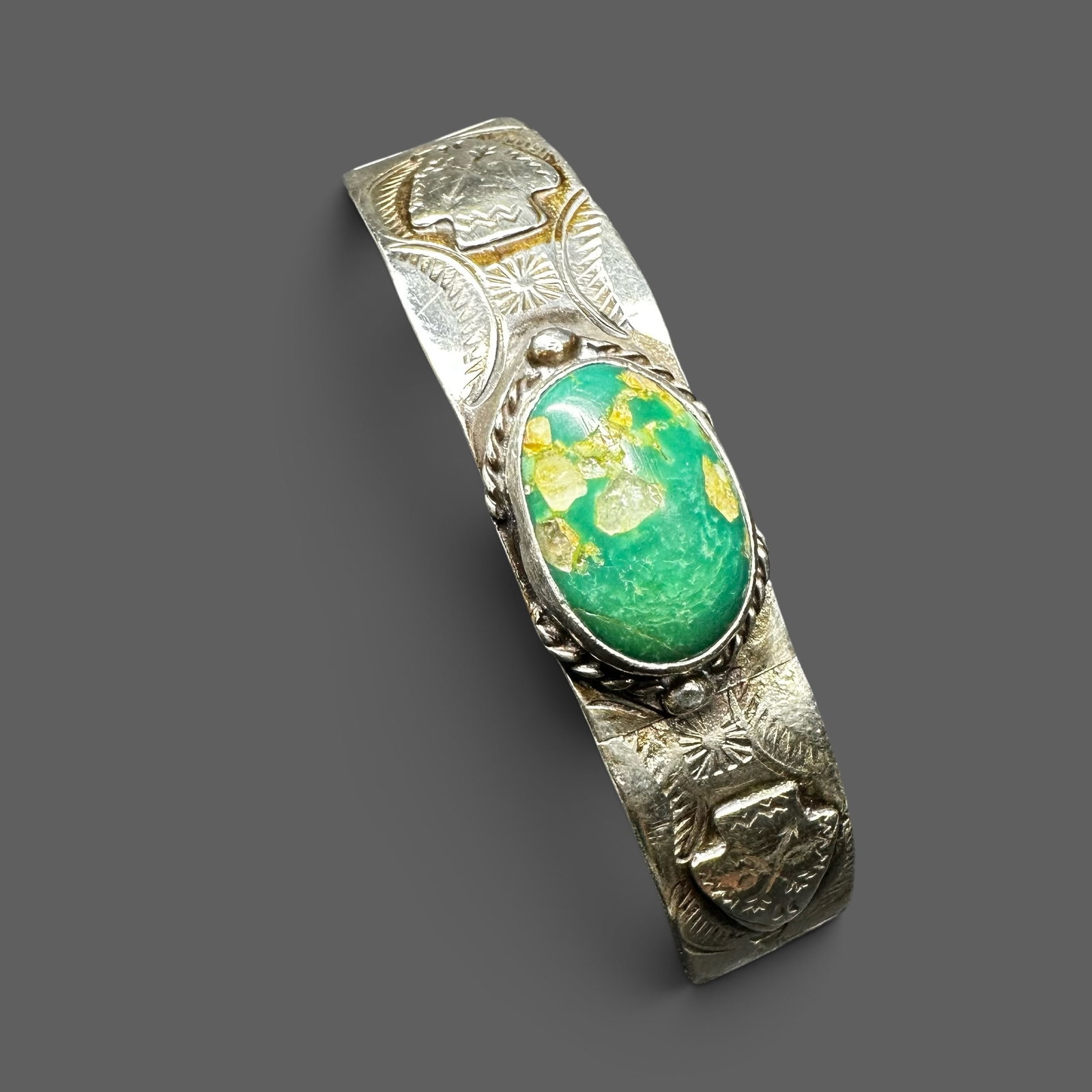 6.5”/16g Fred Harvey Era Sterling Silver Royston Turquoise Cuff Bracelet: 6.5”/16g Fred Harvey Era Sterling Silver Royston Turquoise Cuff Bracelet:Brand/Model: No hallmark. Unidentified artisan/shop.Manufacturer Location: Southwestern United States.Year Produced: 1920