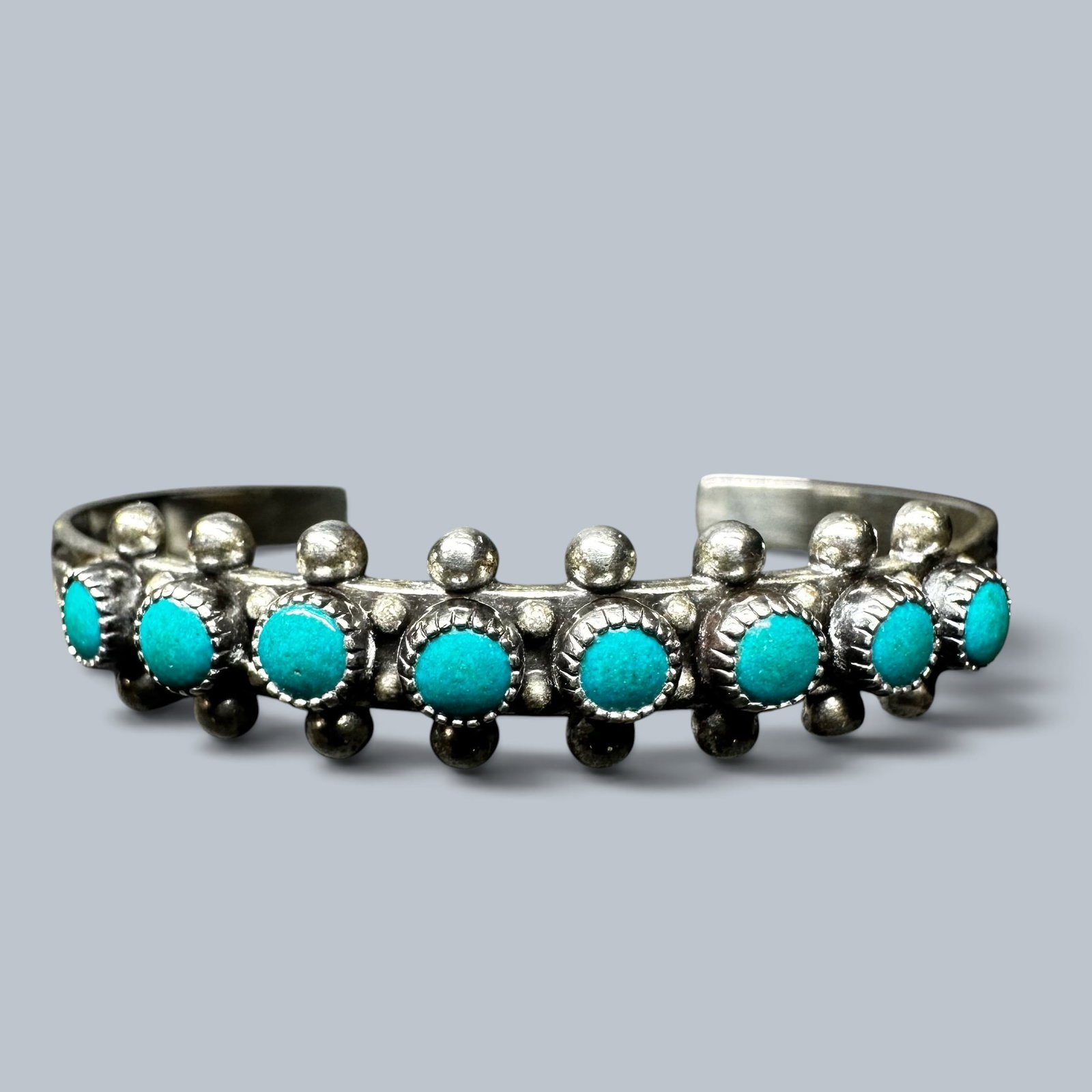 5.75”/9g Zuni Sterling Silver Petit Point Kingman Turquoise Cuff Bracelet: 5.75”/9g Zuni Sterling Silver Petit Point Kingman Turquoise Cuff BraceletBrand/Model: No hallmark. Unidentified artisan/shop.Manufacturer Location: Not marked.Year Produced: Unknown.Specs/Descri