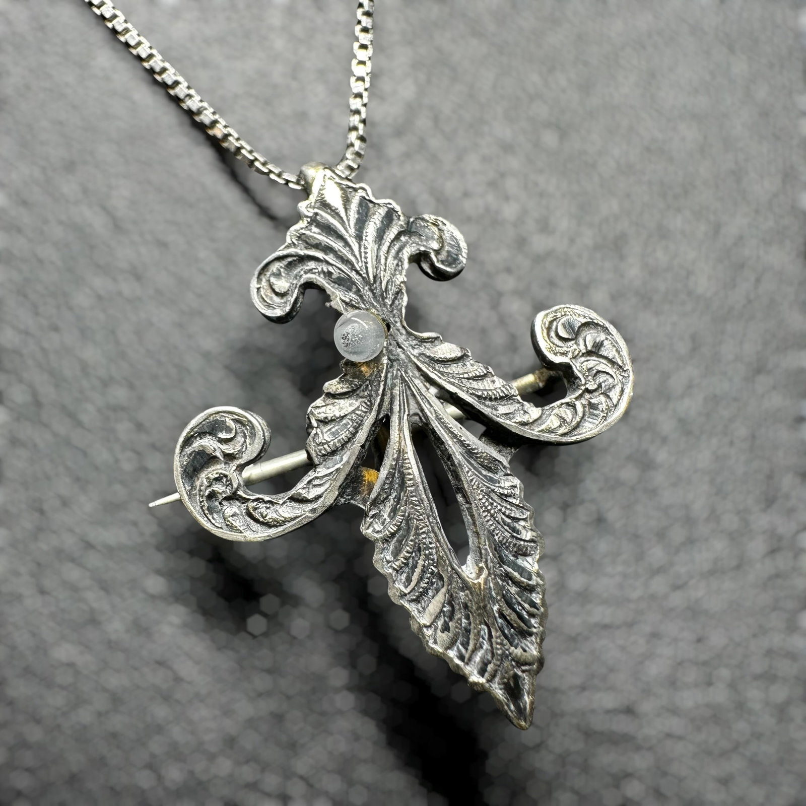 19"/6g Sterling Silver Fleur-De-Lis Brooch Pendant Necklace: 19"/6g Vintage 1940s Sterling Silver Fleur-De-Lis Brooch Pendant NecklaceBrand/Model: No hallmark. Unidentified artisan/shop.Manufacturer Location: Not marked.Year Produced: 1940s.Specs/Description: V