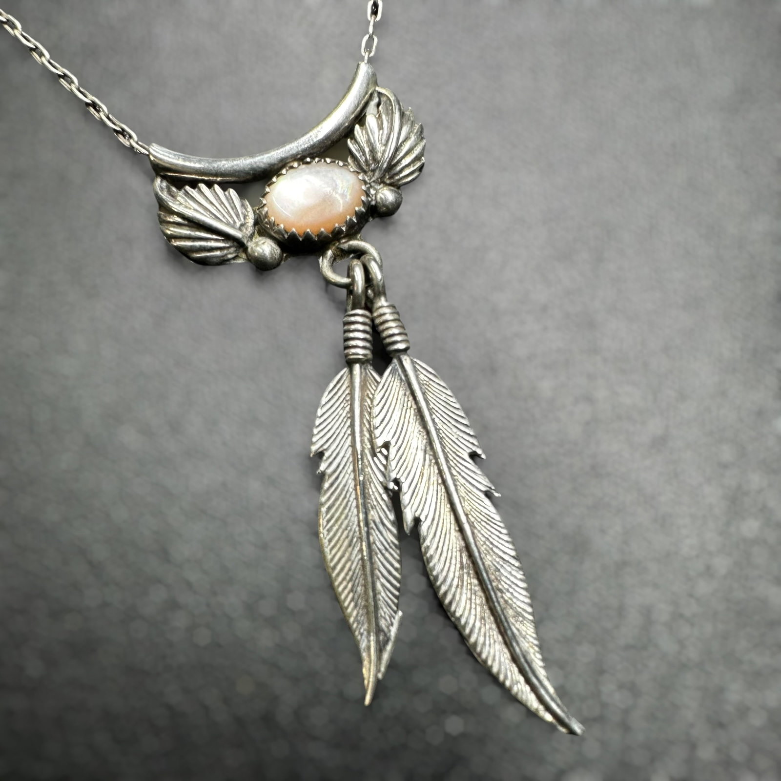 17"/8g Sharon Cisco Navajo (Diné) 925 Sterling Silver Mother Of Pearl Pendant Necklace: 17"/8g Sharon Cisco Navajo (Diné) 925 Sterling Silver Mother Of Pearl Pendant NecklaceBrand/Model: Sharon Cisco, Navajo (Diné) silversmith. Hallmarked “SC 925.”Manufacturer Location: Navajo 