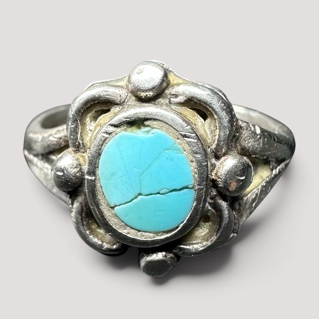 Sz6/3g Navajo (Diné) Sterling Silver Sleeping Beauty Turquoise Ring: Sz6/3g Navajo (Diné) Sterling Silver Sleeping Beauty Turquoise Ring:Brand/Model: No hallmark. Unidentified artisan/shop.Manufacturer Location: Not marked.Year Produced: Unknown.Specs/Description: Nav