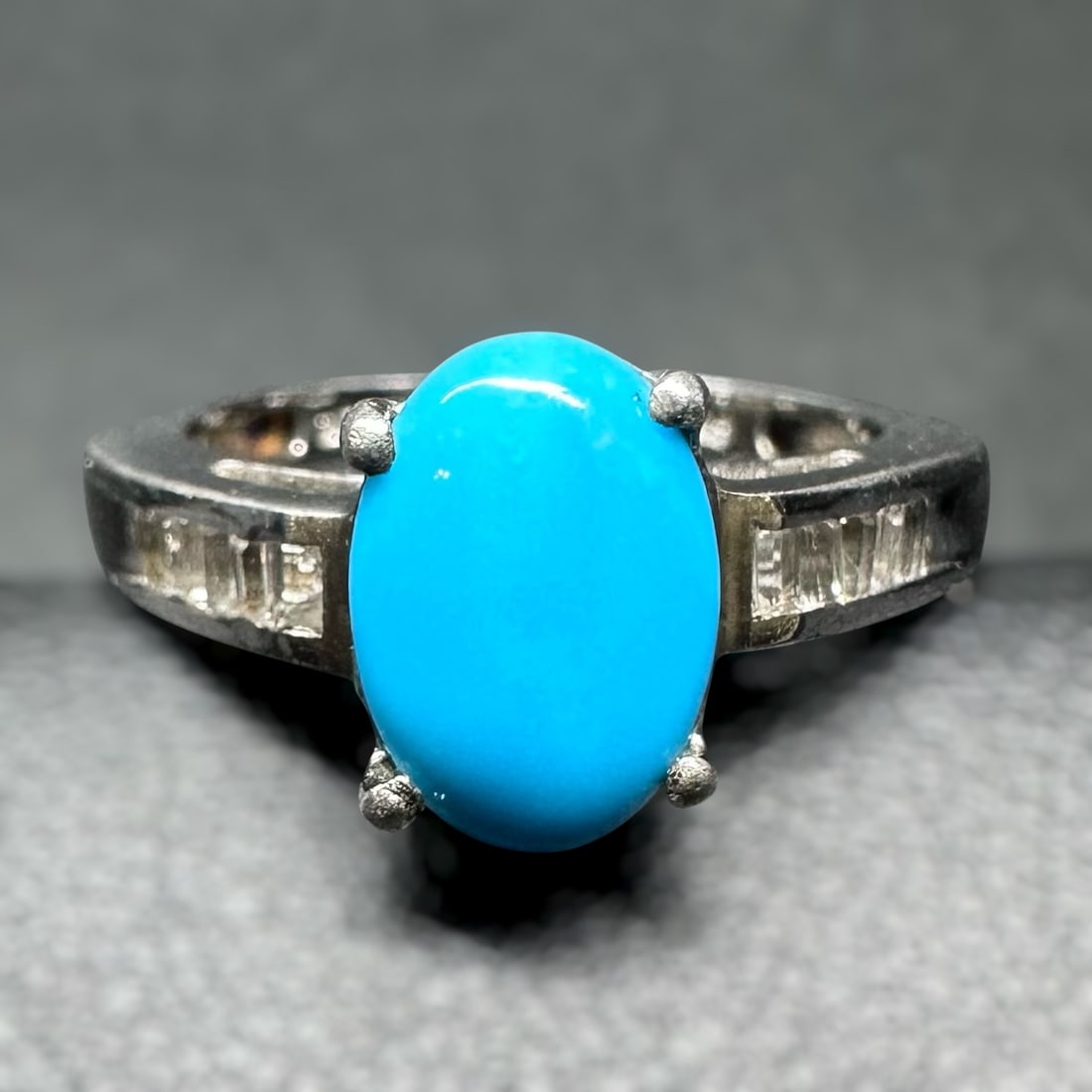 Sz7/3g 925 Sterling Silver Turquoise Cubic Zirconia Ring: Sz7/3g 925 Sterling Silver Turquoise Cubic Zirconia Ring:Brand/Model: No hallmark. Unidentified manufacturer.Manufacturer Location: Not marked.Year Produced: Unknown.Specs/Description: 925 Sterling Si