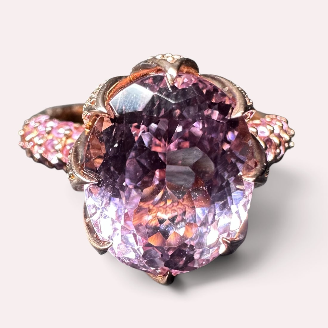 Sz8/5g D'JOY 925 Sterling Silver Pink Topaz Ring: Sz8/5g D'JOY 925 Sterling Silver Pink Topaz Ring:Brand/Model: D'JOY.Manufacturer Location: Not marked.Year Produced: Unknown.Specs/Description: 925 Sterling Silver cocktail ring with a rose gold color