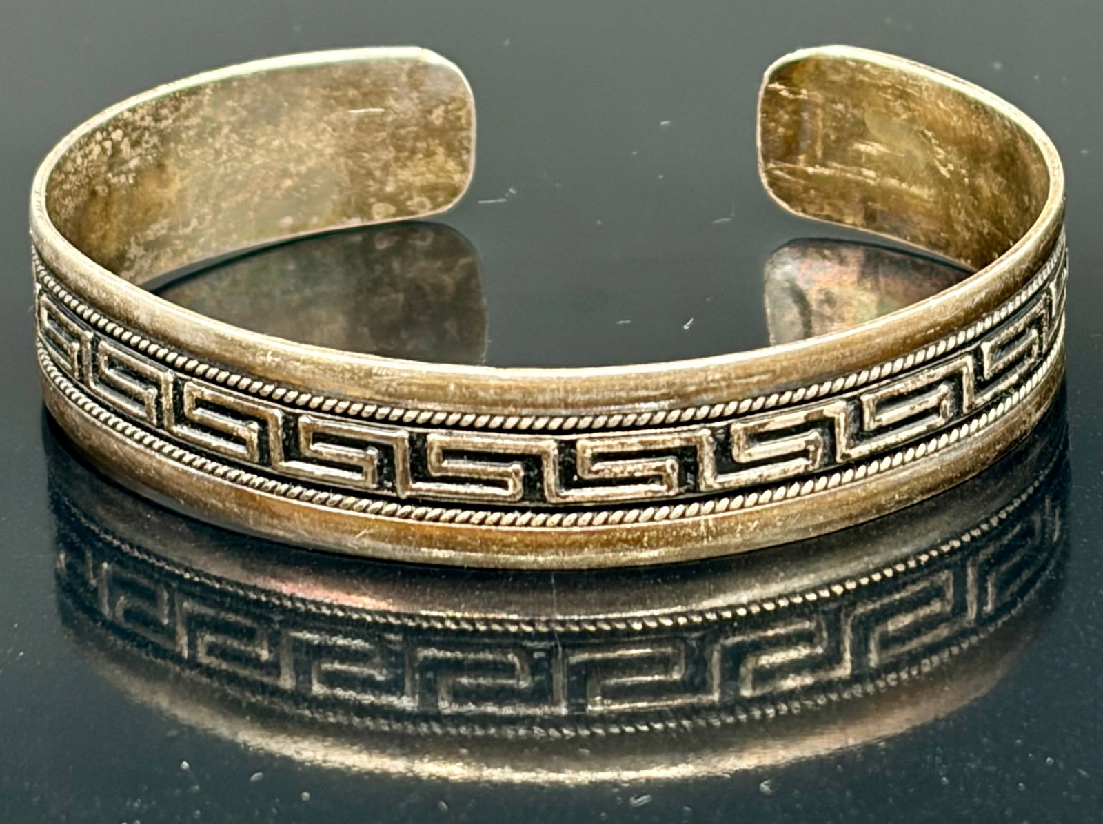 16.5 g Sterling Silver Men's Cuff Bangle, Handmade Greek Key Bracelet: This item is a vintage Greek key open cuff bracelet, traditionally crafted in sterling silver. It features a prominent geometric meander pattern (also known as a Greek fret design) down the center, fl