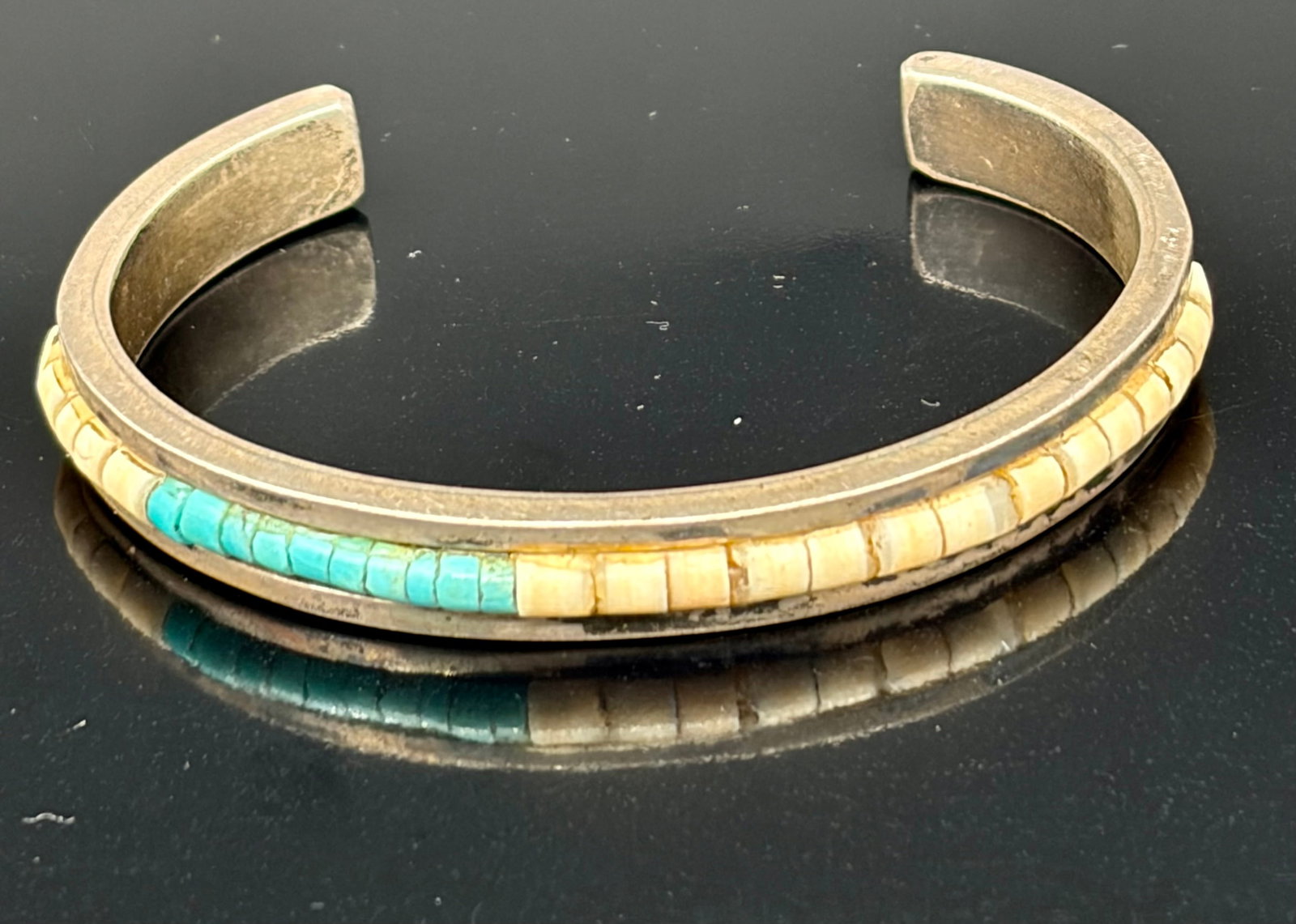 23.3 g Vintage Native American Sunburst Handcrafts (Tèmè) Heishi Channel Inlay Cuff: This authentic vintage Southwestern sterling silver cuff bracelet features an asymmetrical channel inlay of vibrant blue-green turquoise blocks transitioning into creamy white shell or stone heishi be
