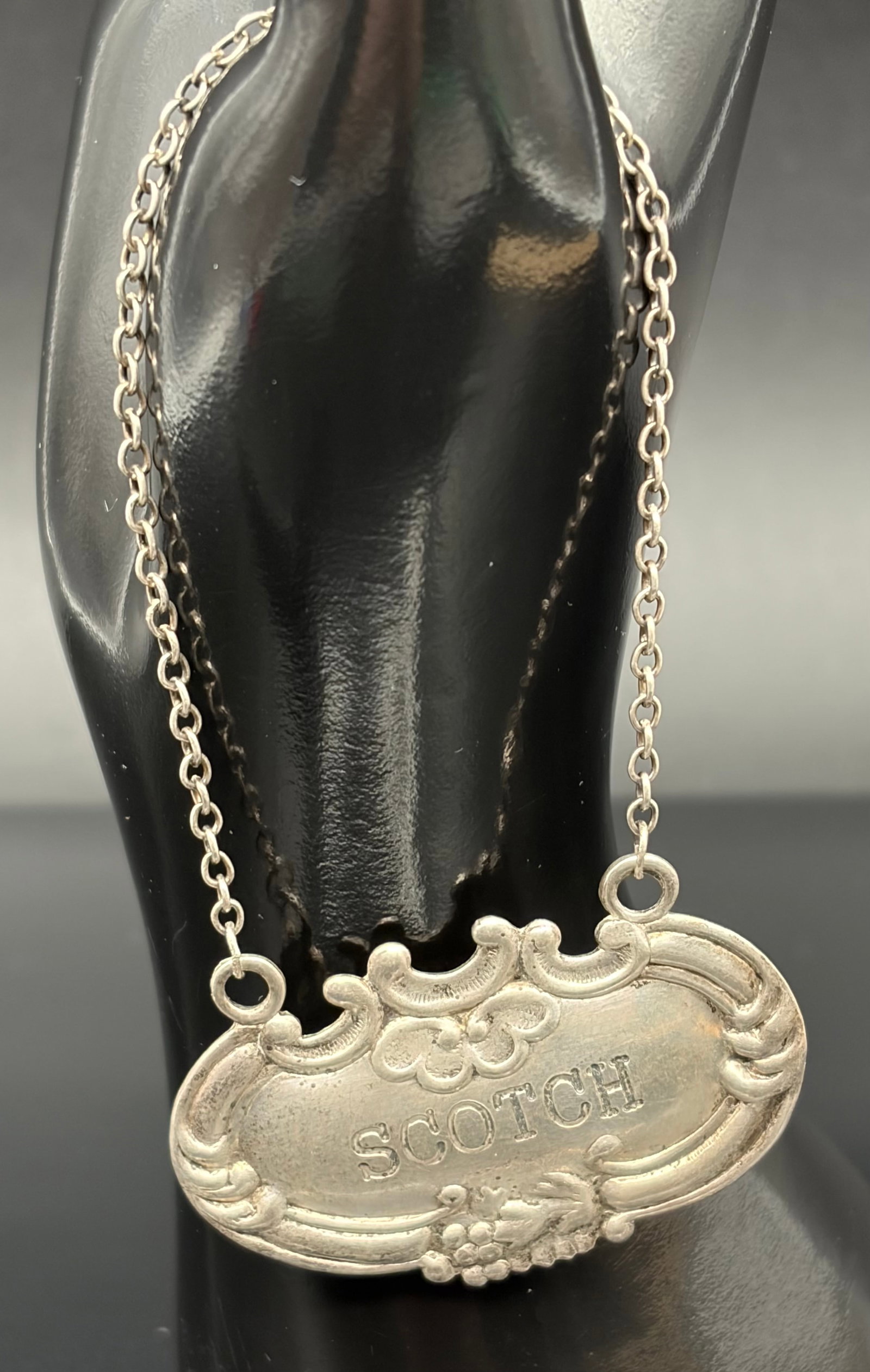 8.4 g Vtg Wallace Sterling Silver Liquor Decanter Bottle Tag Scotch (1 of 6)