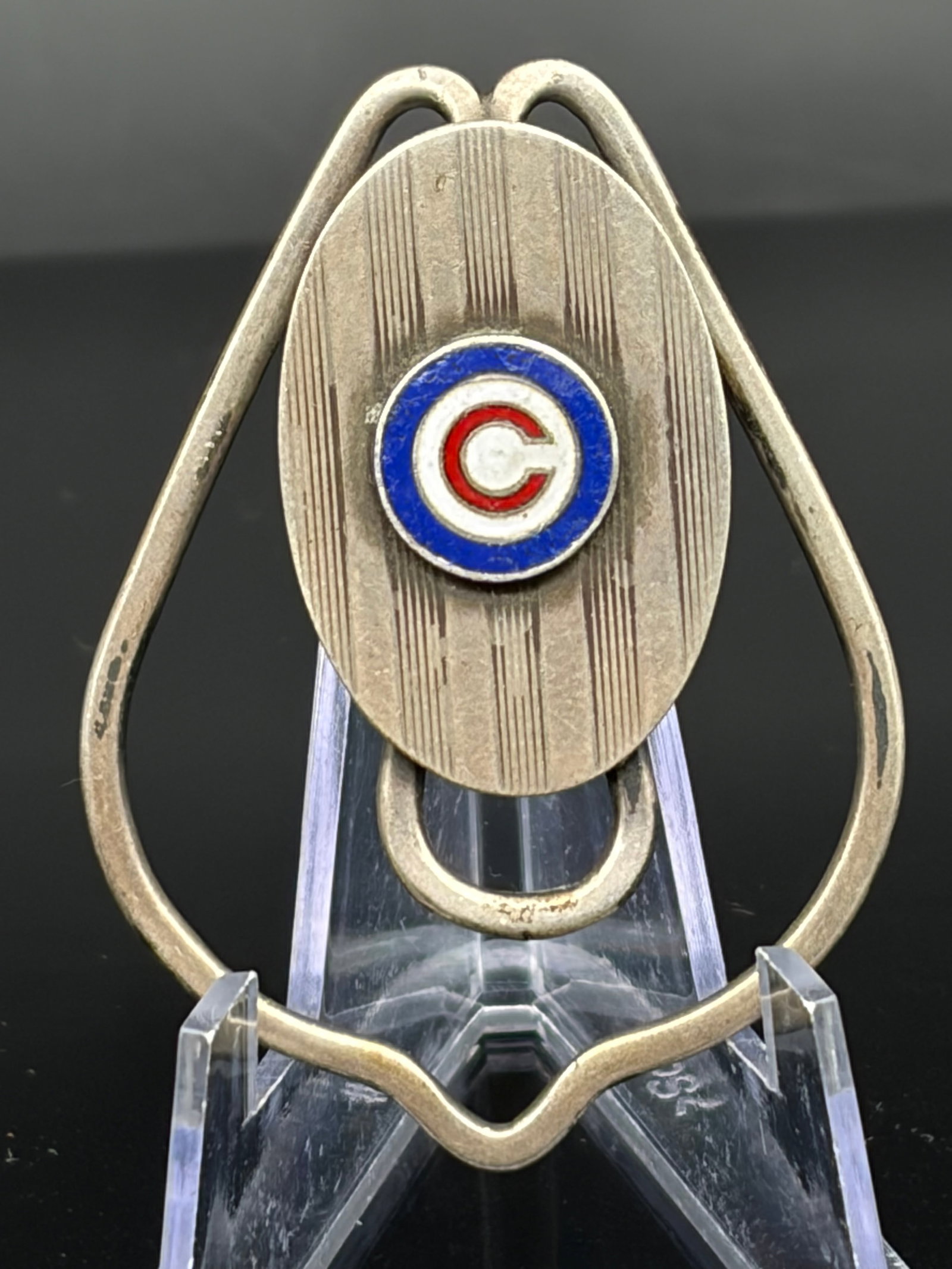 13.8 g Vintage Chicago Cubs metal money clip: Vintage Chicago Cubs money clip made of sterling silver. This unique collector's piece features the iconic Cubs "bullseye" or target logo (red 'C' inside a white and blue concentric circle) set agains