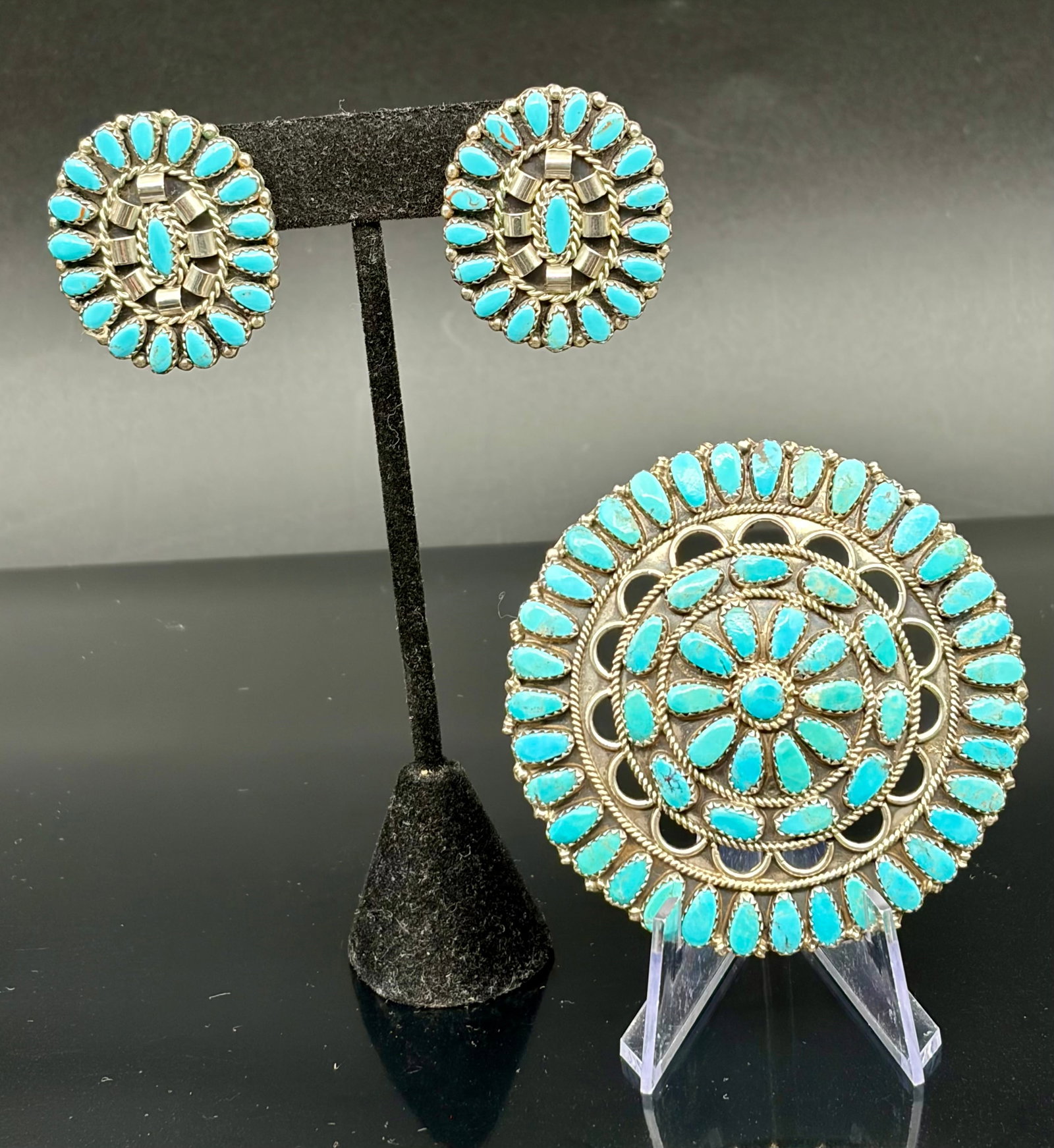42.1 g Vintage Navajo Sterling Silver Turquoise Cluster jewelry set: This is an authentic Vintage Navajo Sterling Silver Turquoise Cluster jewelry set handcrafted by the highly collectible, award-winning Diné (Navajo) silversmith Larry Moses Begay, who stamps his piec