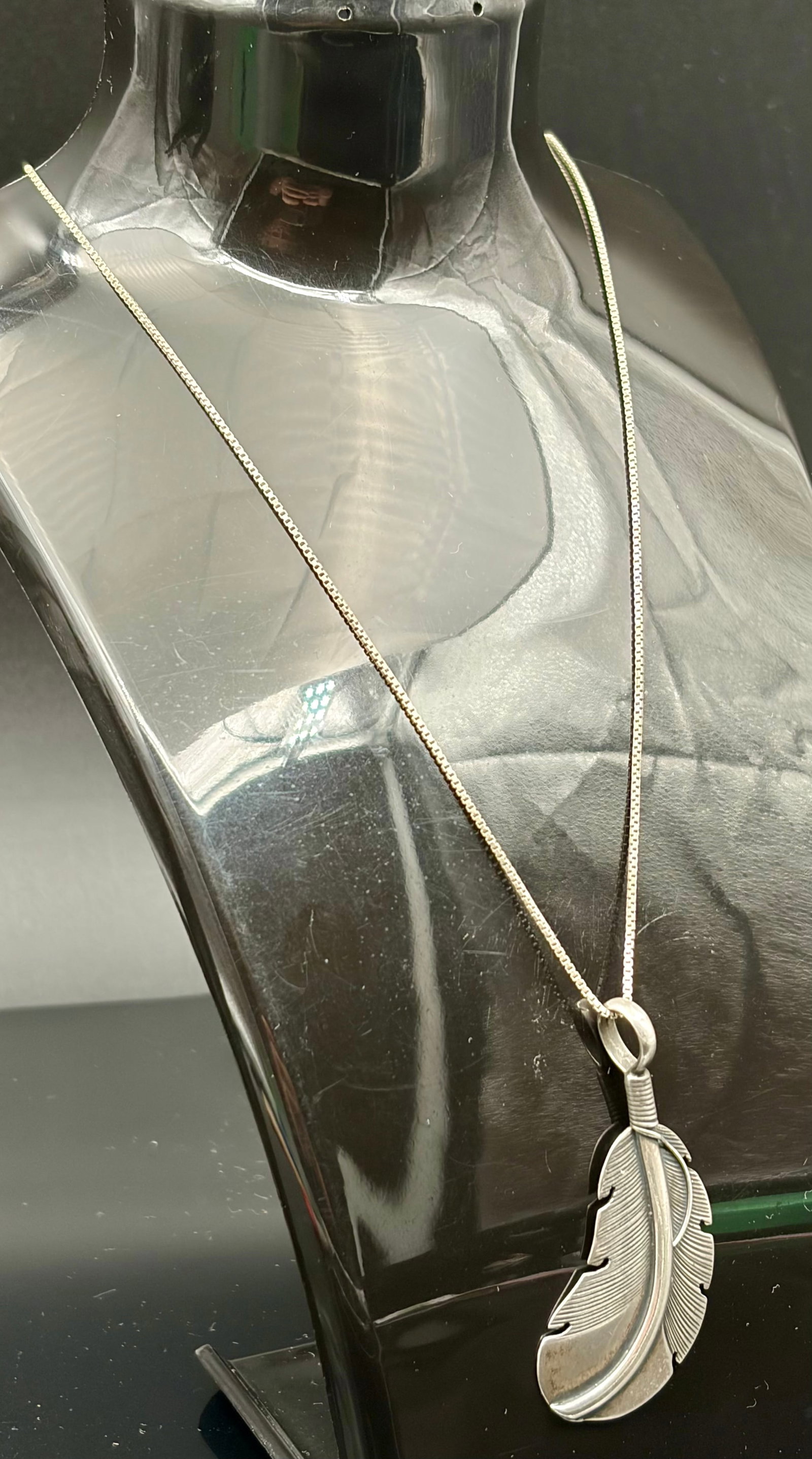 8.9 g Chris Charley Curved Silver Feather Pendant & Neckles.: Feathers mean a lot to Native American People. A feather isn’t just something that falls out of a bird, it means much more. The feather symbolises trust, honor, strength, wisdom, power, freedom and 