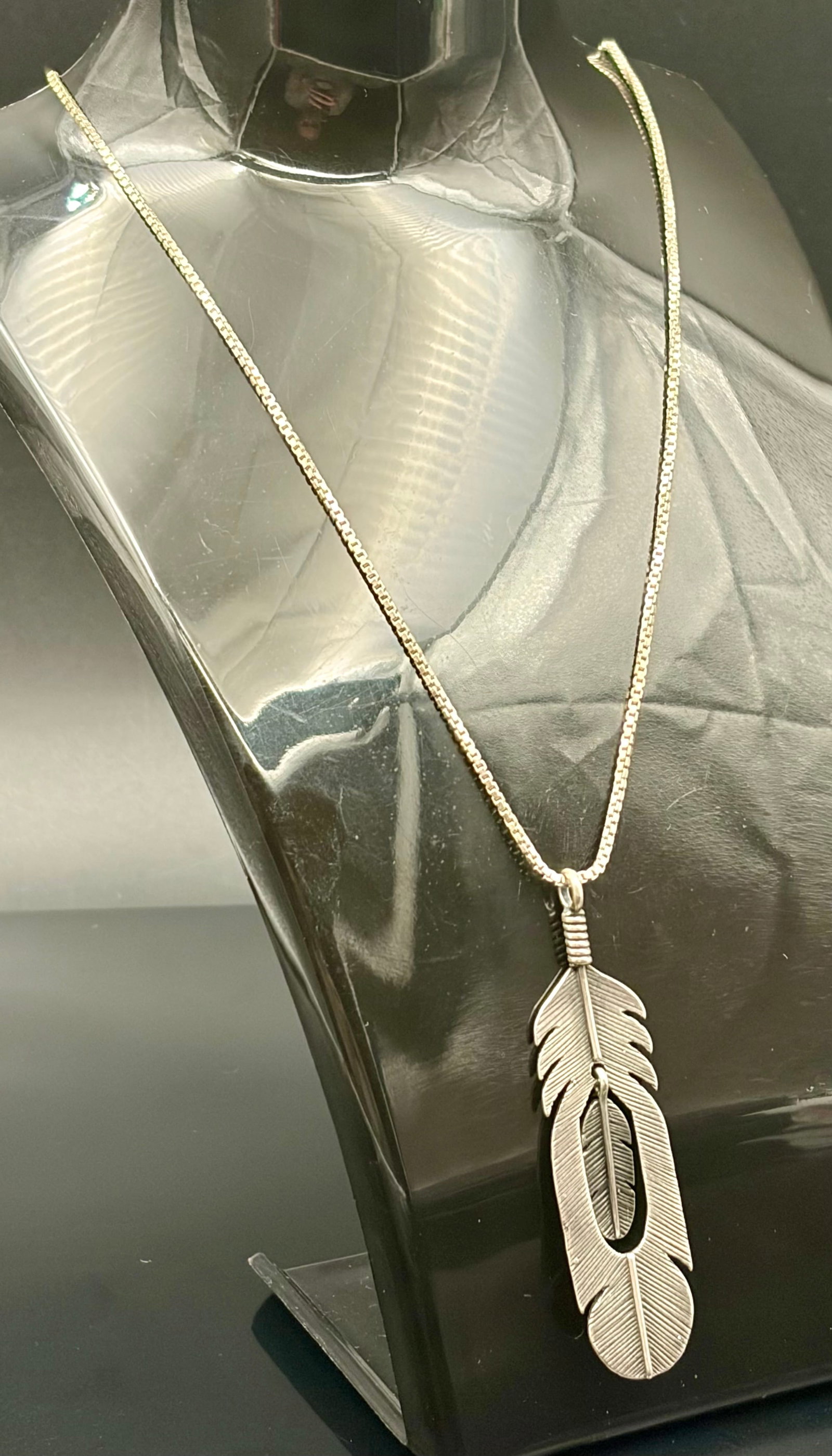 15.4 g Vintage Sundancer Jewelry Co. (SJC) Double-Layered Sterling Silver Feather Pendant Necklace: This exceptional vintage Southwestern statement necklace features a multi-dimensional, artisan-crafted double feather pendant. Handcrafted from solid .925 sterling silver, this nature-inspired piece b