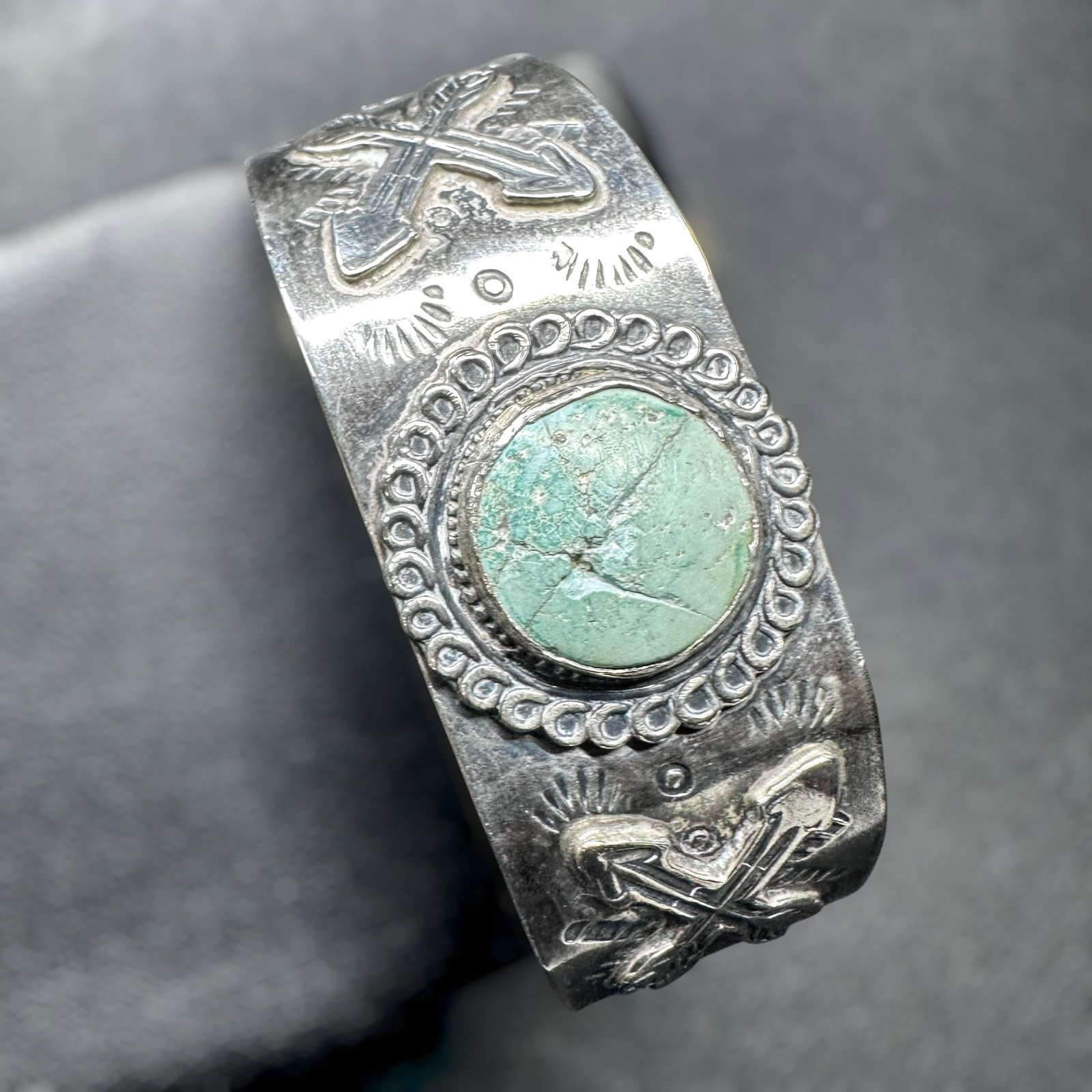 6.5"/31g Fred Harvey Era Navajo (Diné) Sterling Silver Cerrillos Turquoise Cuff Bracelet: 6.5"/31g Fred Harvey Era Navajo (Diné) Sterling Silver Cerrillos Turquoise Cuff Bracelet:Brand/Model: No hallmark. Unidentified Navajo (Diné) artisan.Manufacturer Location: Navajo Nation, Southweste