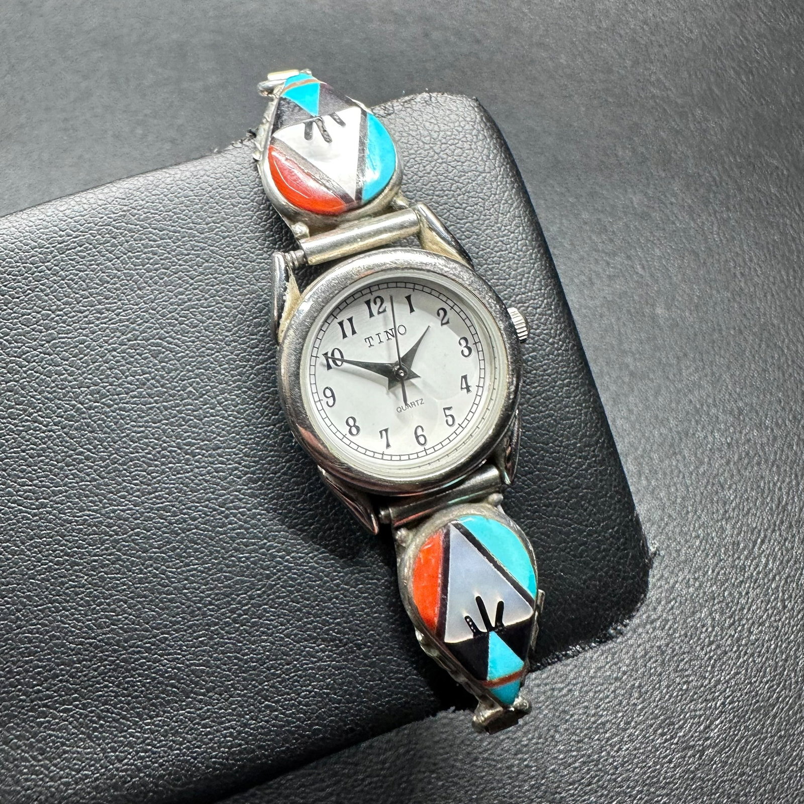 6.25"/23g W. C. Niiha Zuni Sterling Silver Multi-Stone Inlay Watch: 6.25"/23g W. C. Niiha Zuni Sterling Silver Multi-Stone Inlay Watch:Brand/Model: Wilson and Carolyn Niiha, Zuni silversmiths. Hallmarked “WCN.” Tino Quartz watch.Manufacturer Location: Zuni Pue