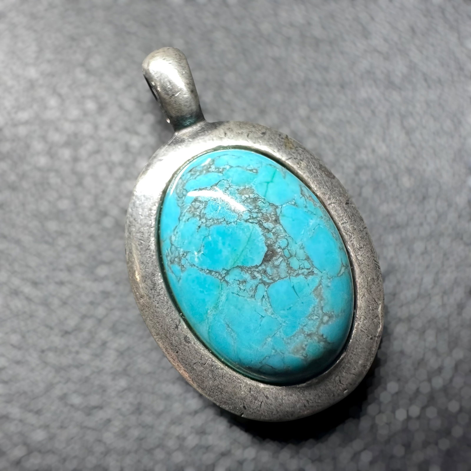 9g Sterling Silver Morenci Turquoise Pendant: 9g Sterling Silver Morenci Turquoise Pendant:Brand/Model: No hallmark. Artisan/Shop unidentified.Manufacturer Location: Southwestern United States.Year Produced: Circa late 20th century.Specs/Descript