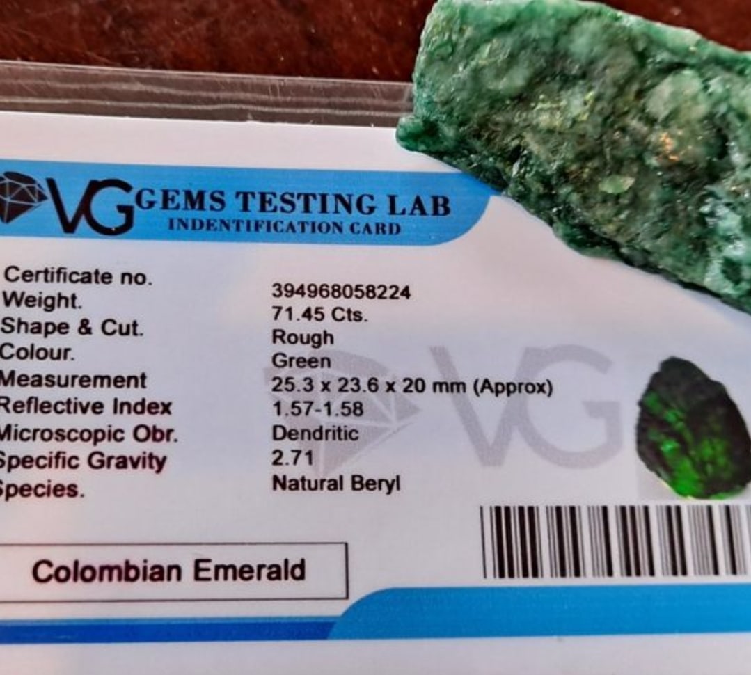 Natural Columbian Emerald 71.45 Cts Rough Stone (1 of 3)