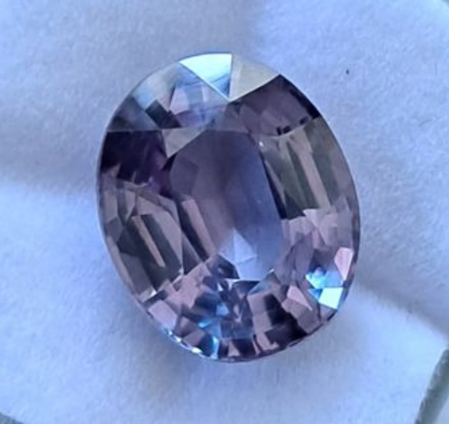 Natural Alexandrite Color Changing 8.22 Ct Certified Oval Cut Alexandrite Gem (1 of 4)