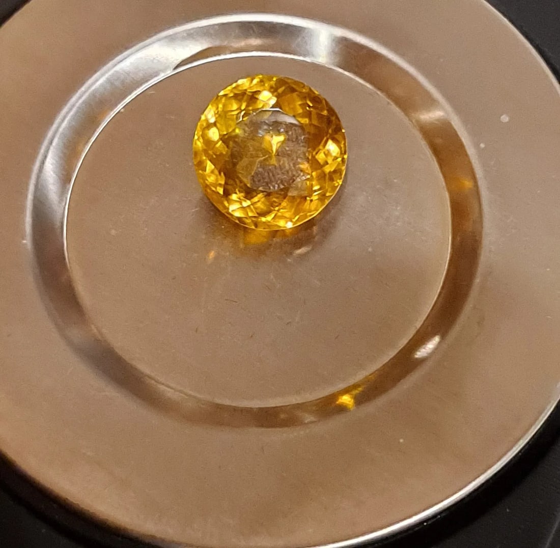 IGL Natural Yellow Garnet 8.65 Cts: IGL Natural Yellow Garnet 8.65 Cts