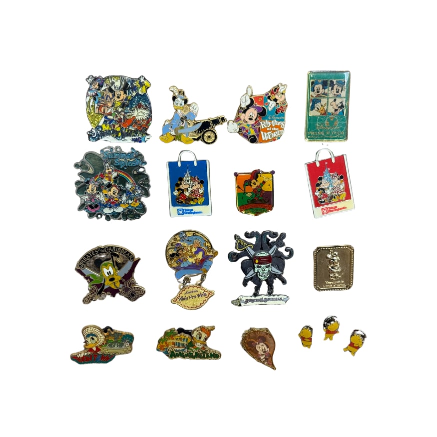 Disney Rare Assorted Pin Lot Of 18 Summer Splash: ******* FREE SHIPPING *******A Disney Rare Assorted Pin Lot Of 18 Summer Splash. These feature Mickey, Minnie, Aladdin, and more.******* FREE SHIPPING *******