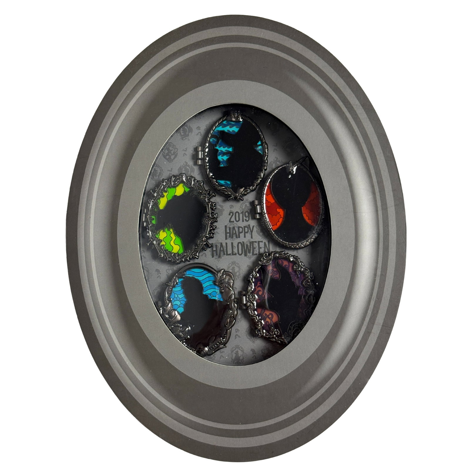 Disney Villains Happy Halloween 2019 Boxed Pin Set Of 5: Disney Villains Happy Halloween 2019 Boxed Pin Set Of 5. This piece features Maleficent, Ursula, Jafar, Captain Hook, and Scar.*****FREE SHIPPING********SELECT BUYER ARRANGED SHIPPING AT CHECKOUT*****