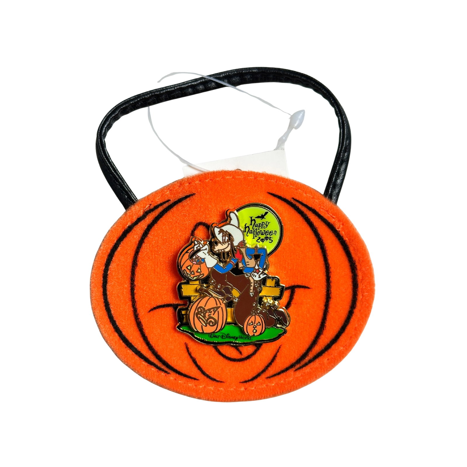 Disney Happy Halloween 2005 Goofy Trick Or Treat Pin: Disney Happy Halloween 2005 Goofy Trick Or Treat Pin. This features Goofy dressed as a cowboy holding a pumpkin filled with candy.*****FREE SHIPPING********SELECT BUYER ARRANGED SHIPPING AT CHECKOUT**
