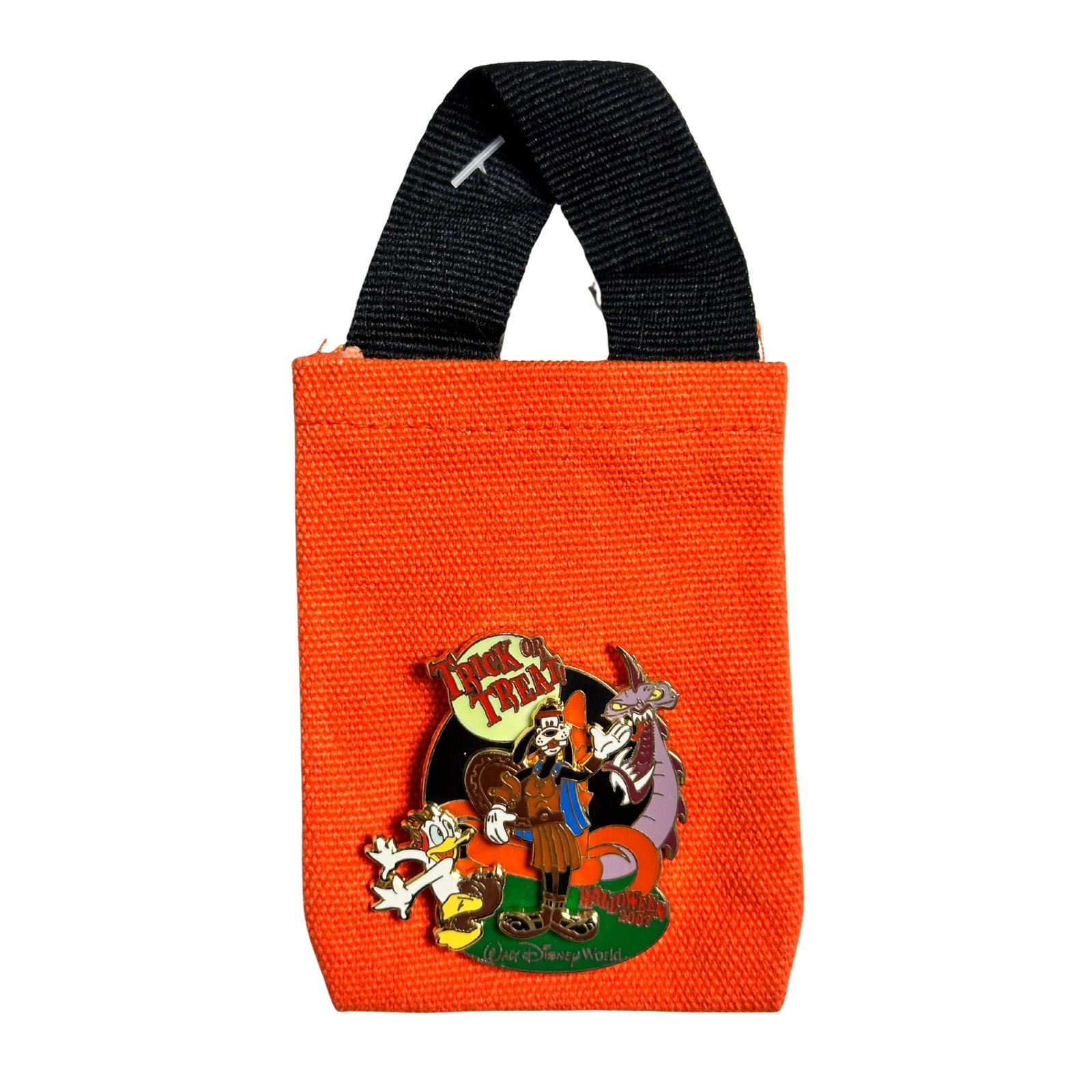 Disney Trick Or Treat Halloween 2007 Goofy and Donald Pin: Disney Trick Or Treat Halloween 2007 Goofy and Donald Pin . This features Goofy and Donald dressed as gladiators.*****FREE SHIPPING********SELECT BUYER ARRANGED SHIPPING AT CHECKOUT*****