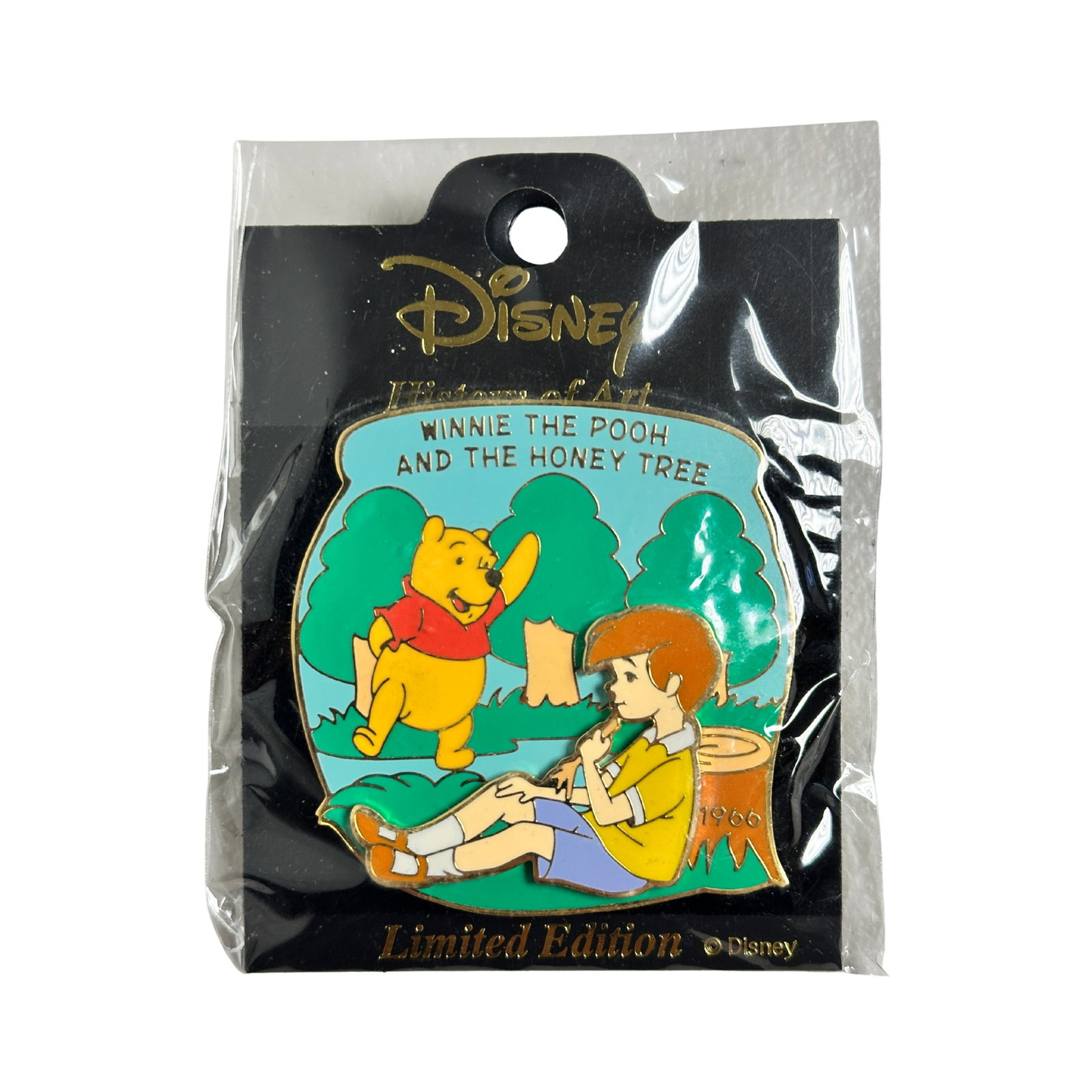 Disney History Of Art Winnie the Pooh and the Honey Tree Pin: Disney History Of Art Winnie the Pooh and the Honey Tree Pin. This features features Christopher Robin sitting against a tree stump while Winnie the Pooh is waving at him.*****FREE SHIPPING********SEL