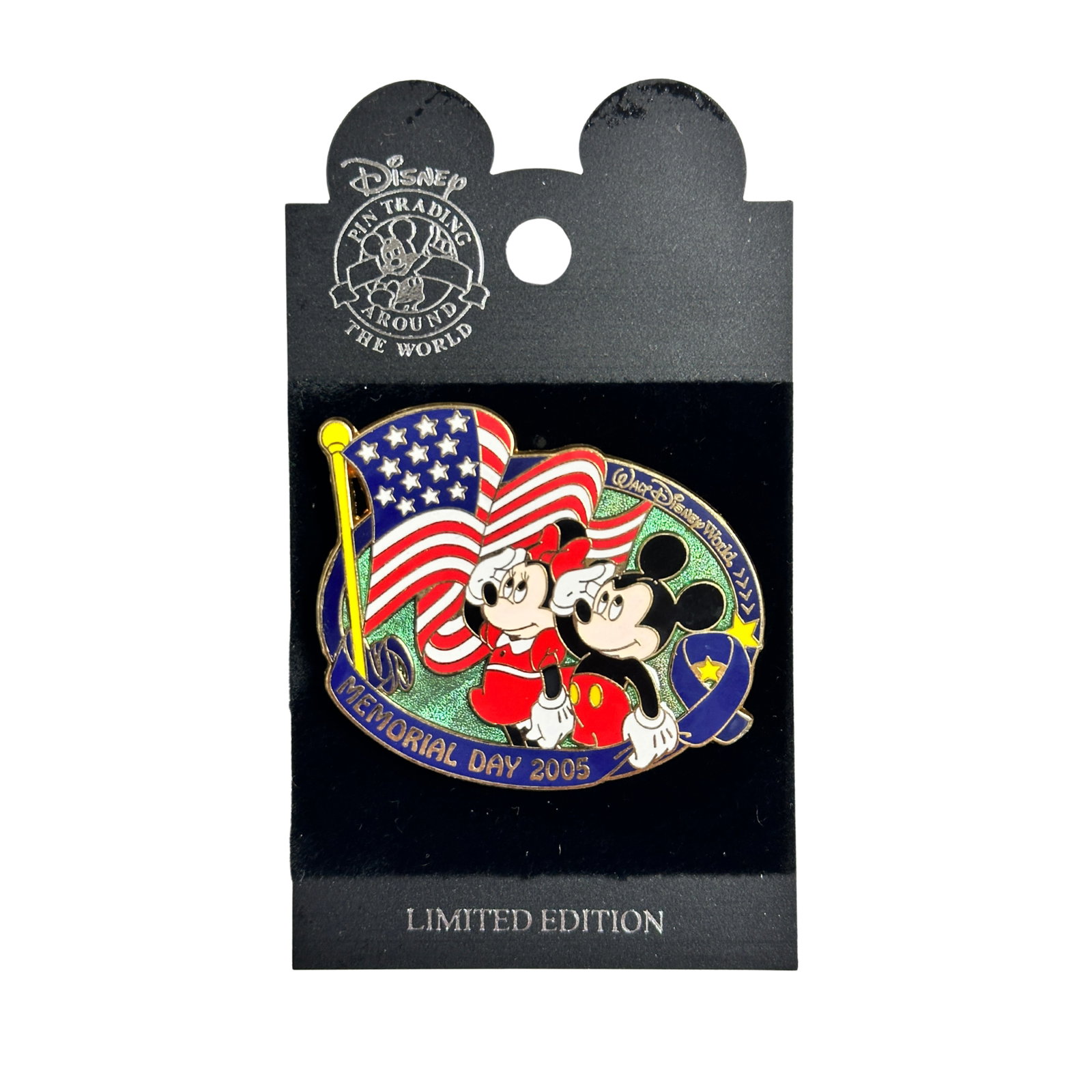 Disney Memorial Day 2005 Patriotic Mickey & Minnie Pin: Disney Memorial Day 2005 Patriotic Mickey & Minnie Pin. This pin features Mickey and Minnie saluting the American Flag. For Memorial Day 2005. There is a dark blue border around the pin that contains 