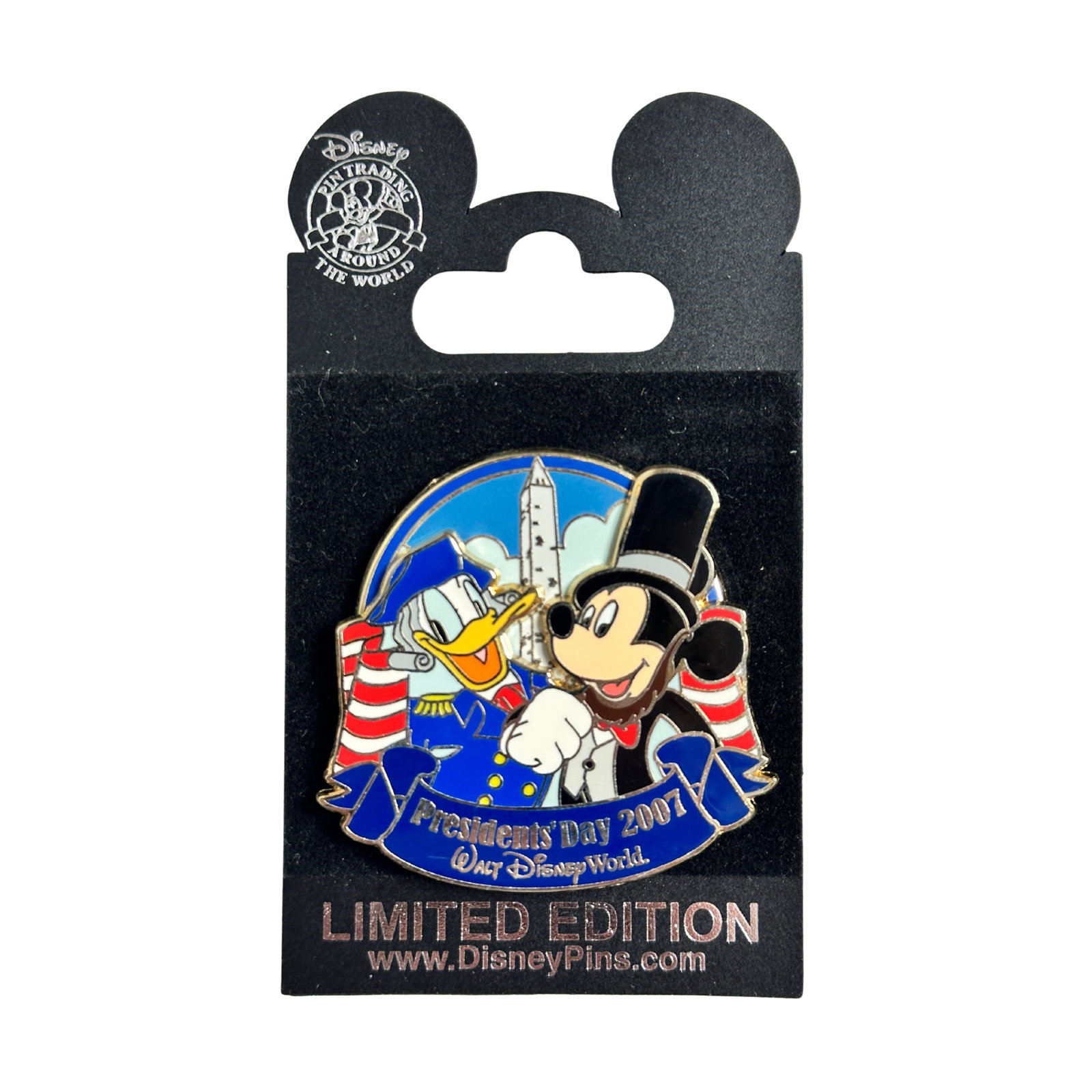 Disney WDW Presidents Day 2007 Mickey & Donald Pin: Disney WDW Presidents Day 2007 Mickey & Donald Pin. This features Mickey Mouse and Donald Duck are celebrating Presidents Day 2007. Donald is on the left and is dressed as George Washington. Mickey on