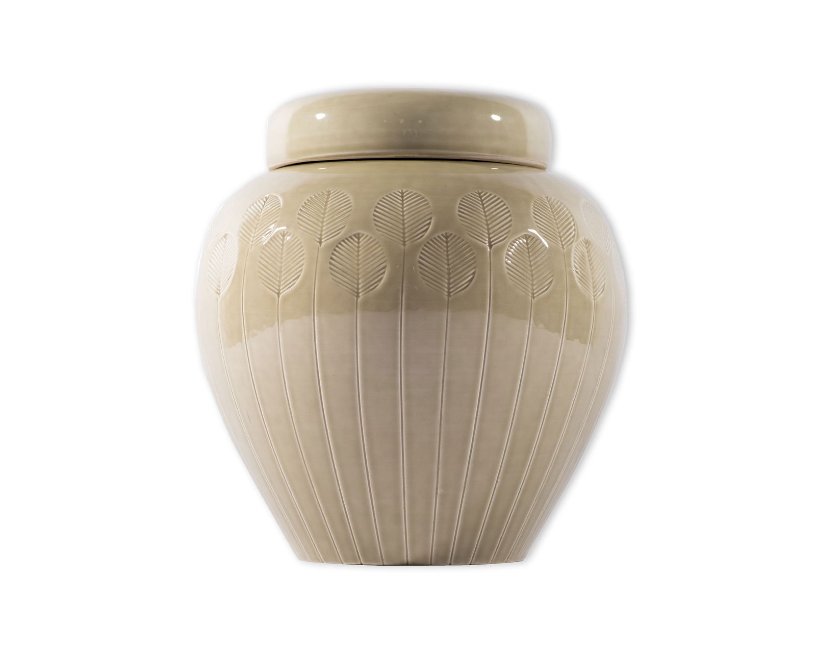 Bitossi Nora Fention Italian Jar: Ceramic Ming style jar produced by Bitossi for Nora Fenton. Made in Italy. The underside has a sticker that reads, "Traditional for Raymor."Measurements: 7.5" W x 8.5"&nb